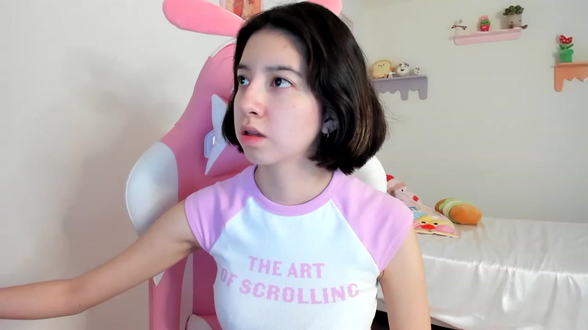 Gallery image thumbnail from Cherrycute666's myfreecams stream on, 07/16/2023, 21:46 image 10 of 20