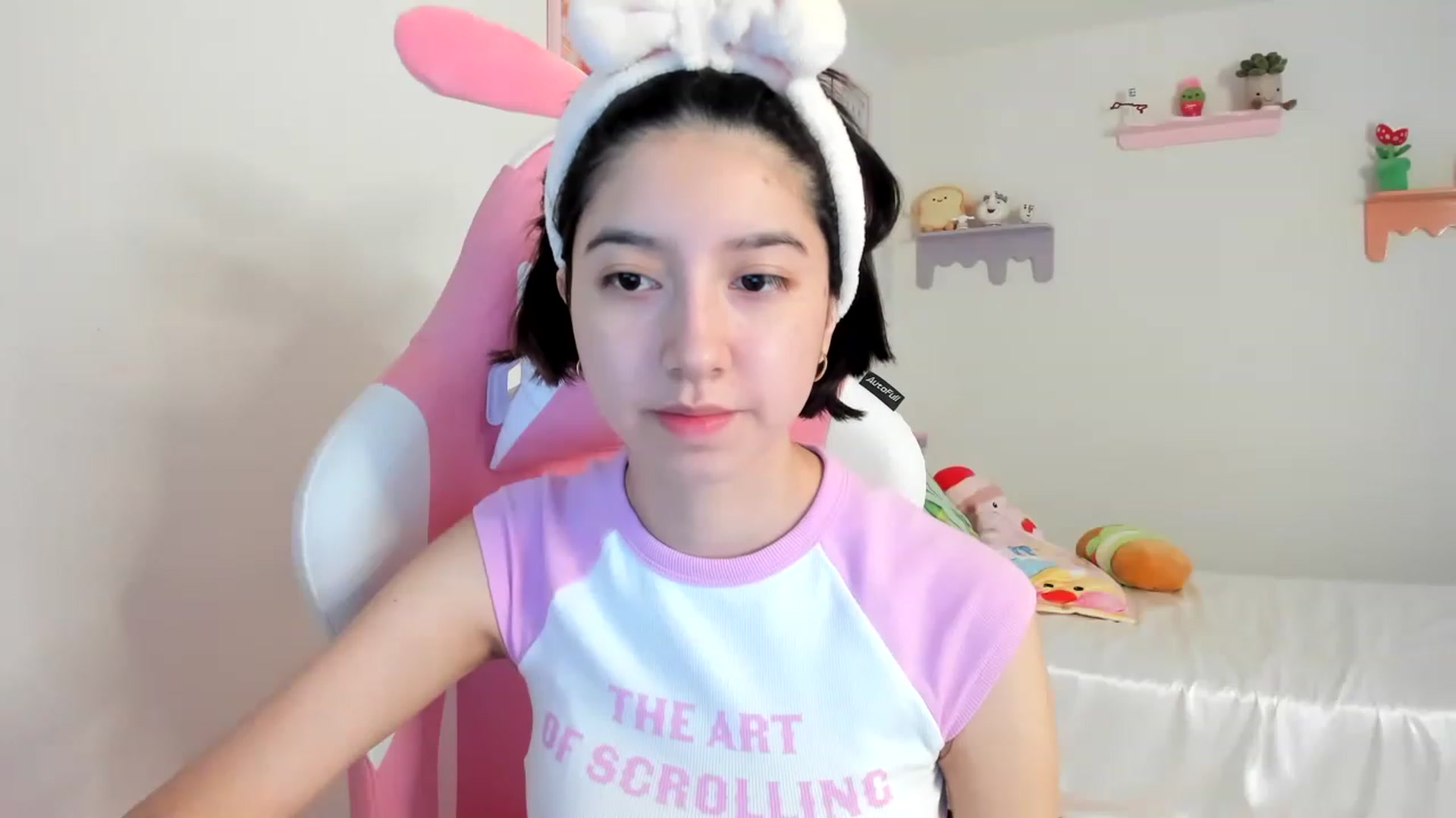 Gallery image thumbnail from Cherrycute666's myfreecams stream on, 07/16/2023, 21:46 image 7 of 20
