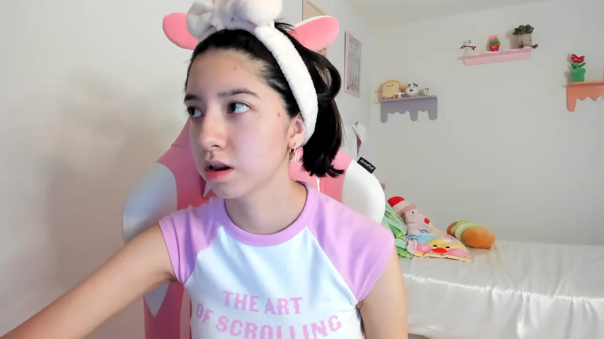 Gallery image thumbnail from Cherrycute666's myfreecams stream on, 07/16/2023, 21:46 image 3 of 20