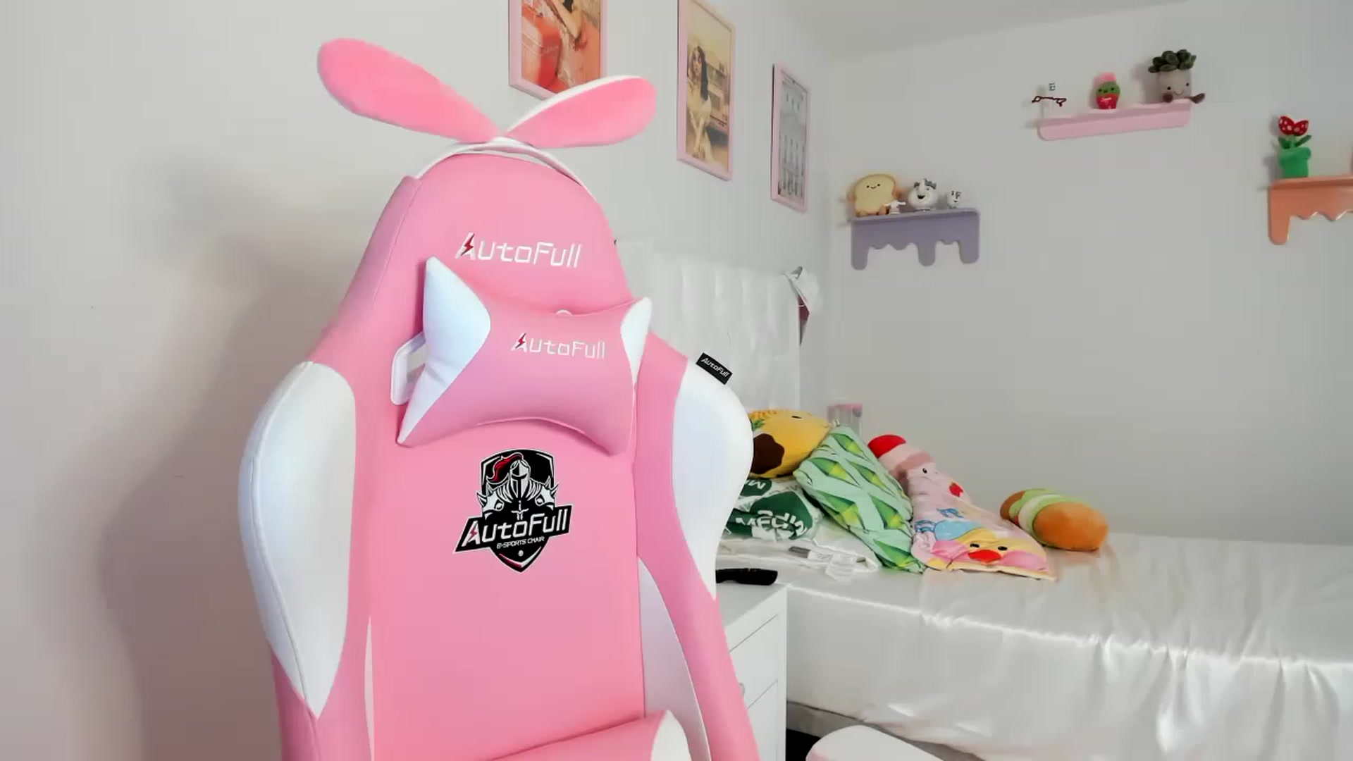 Gallery image thumbnail from Cherrycute666's myfreecams stream on, 07/16/2023, 21:46 image 8 of 20