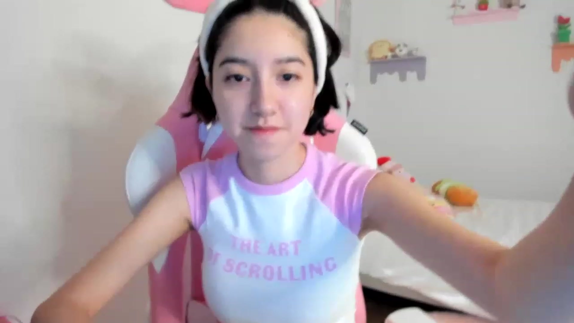Gallery image thumbnail from Cherrycute666's myfreecams stream on, 07/16/2023, 21:46 image 4 of 20