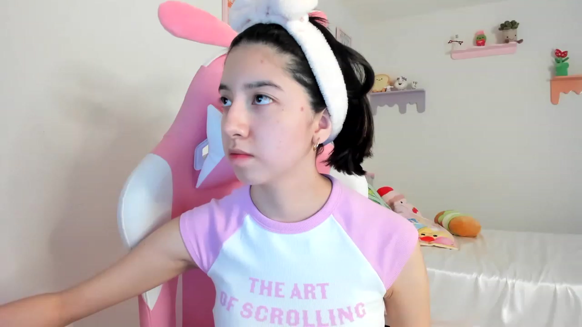 Gallery image thumbnail from Cherrycute666's myfreecams stream on, 07/16/2023, 21:46 image 6 of 20