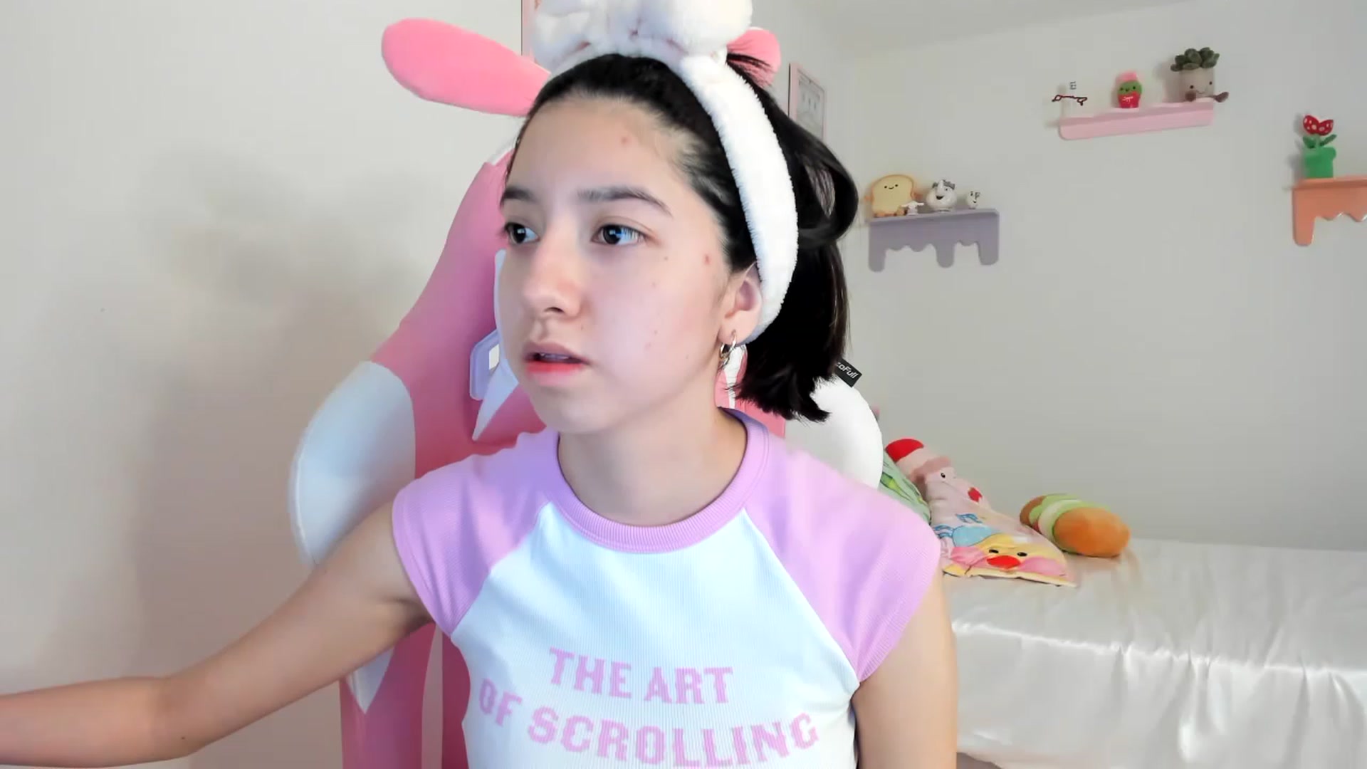 Gallery image thumbnail from Cherrycute666's myfreecams stream on, 07/16/2023, 21:46 image 5 of 20