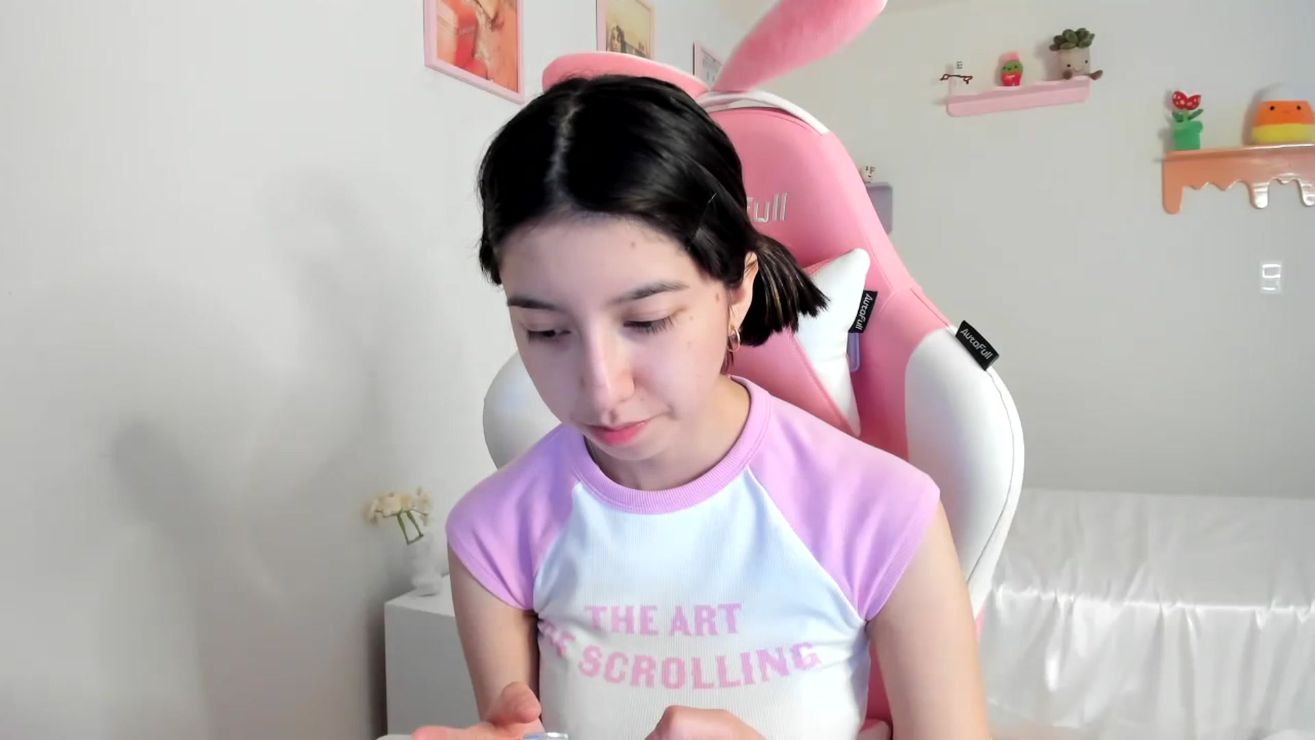 Gallery image thumbnail from Cherrycute666's myfreecams stream on, 07/16/2023, 23:28 image 6 of 20