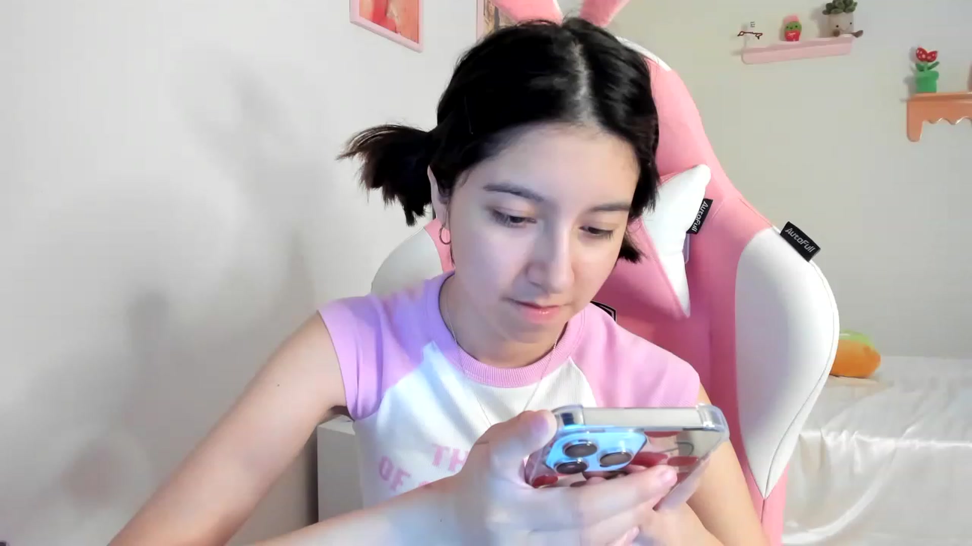 Gallery image thumbnail from Cherrycute666's myfreecams stream on, 07/17/2023, 07:04 image 13 of 20