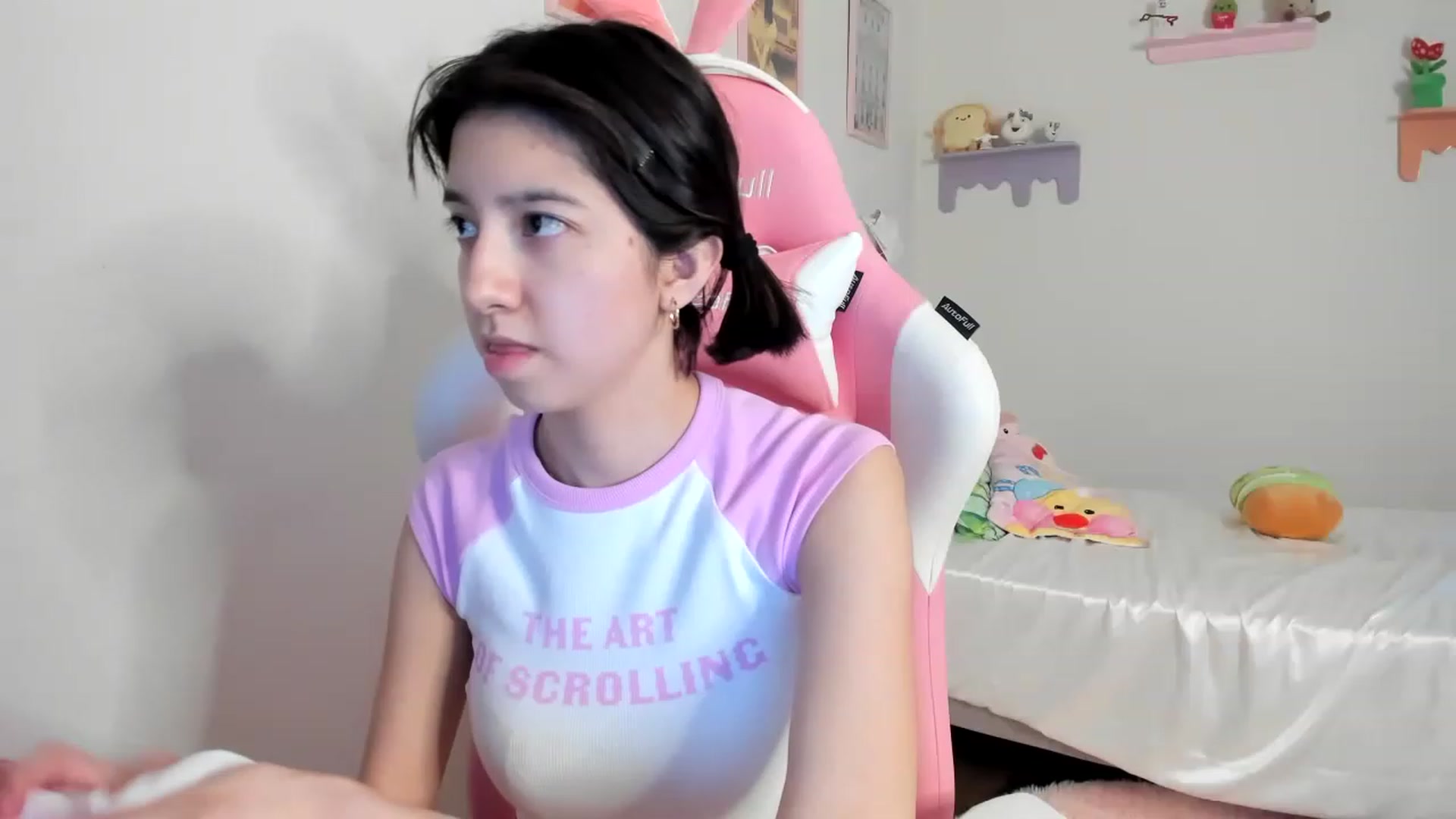 Gallery image thumbnail from Cherrycute666's myfreecams stream on, 07/17/2023, 07:04 image 1 of 20