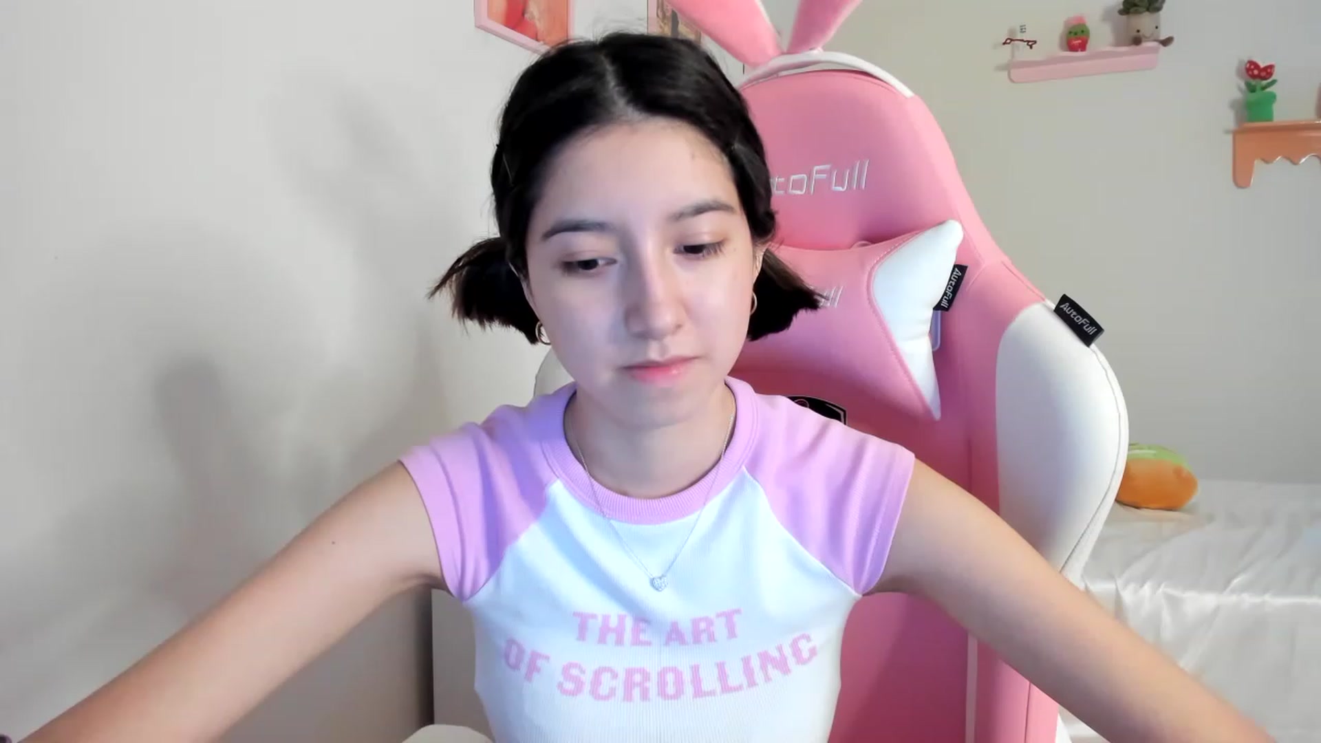 Gallery image thumbnail from Cherrycute666's myfreecams stream on, 07/17/2023, 07:04 image 15 of 20
