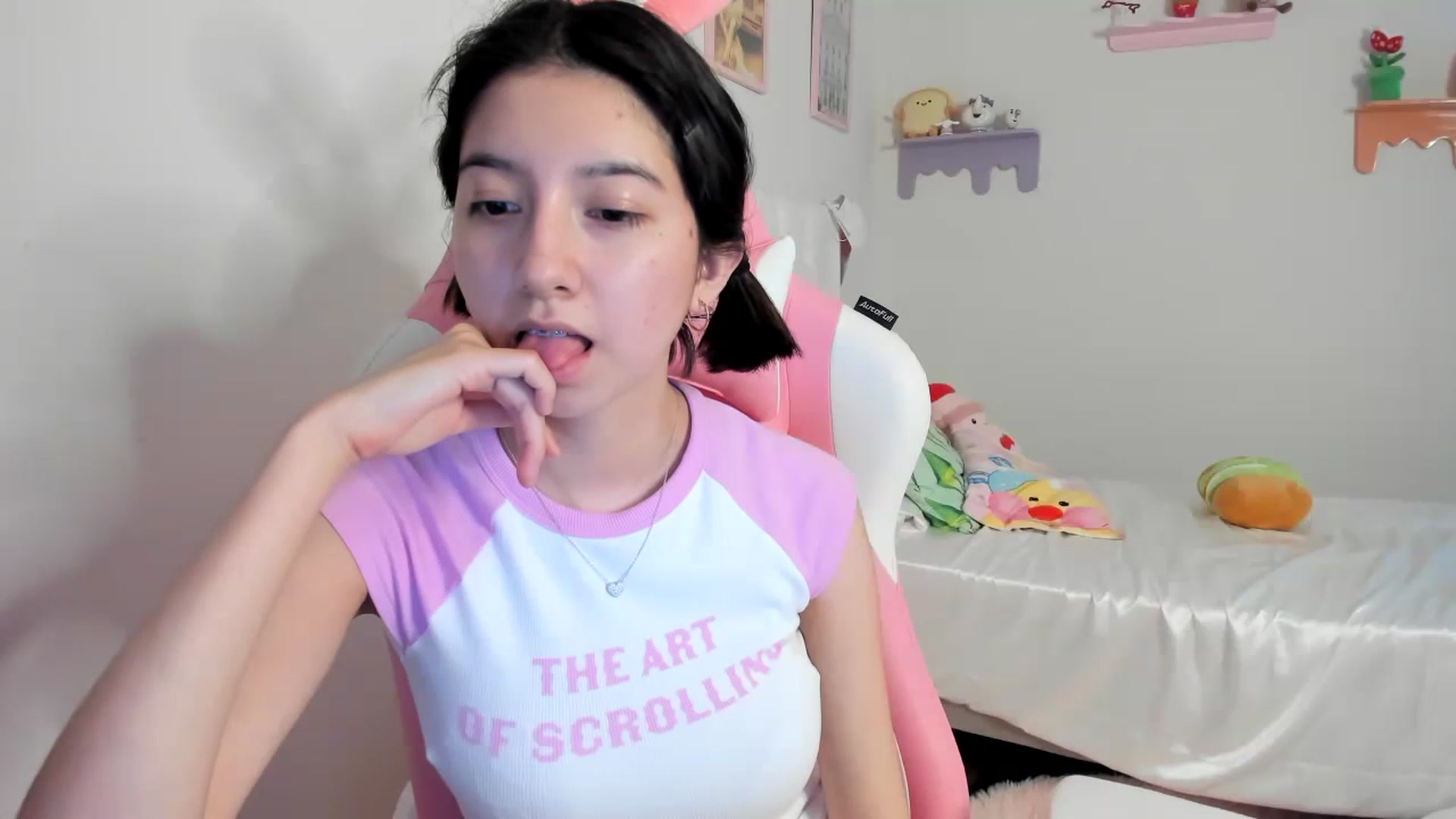 Gallery image thumbnail from Cherrycute666's myfreecams stream on, 07/17/2023, 08:00 image 7 of 20