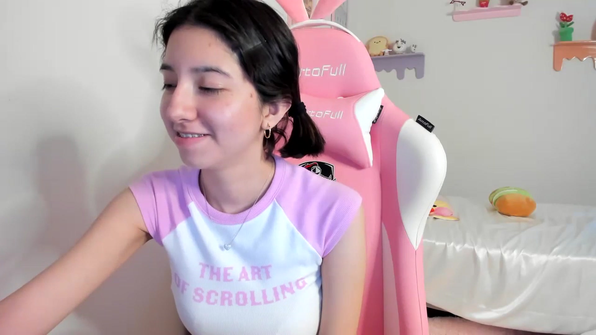 Gallery image thumbnail from Cherrycute666's myfreecams stream on, 07/17/2023, 08:00 image 10 of 20