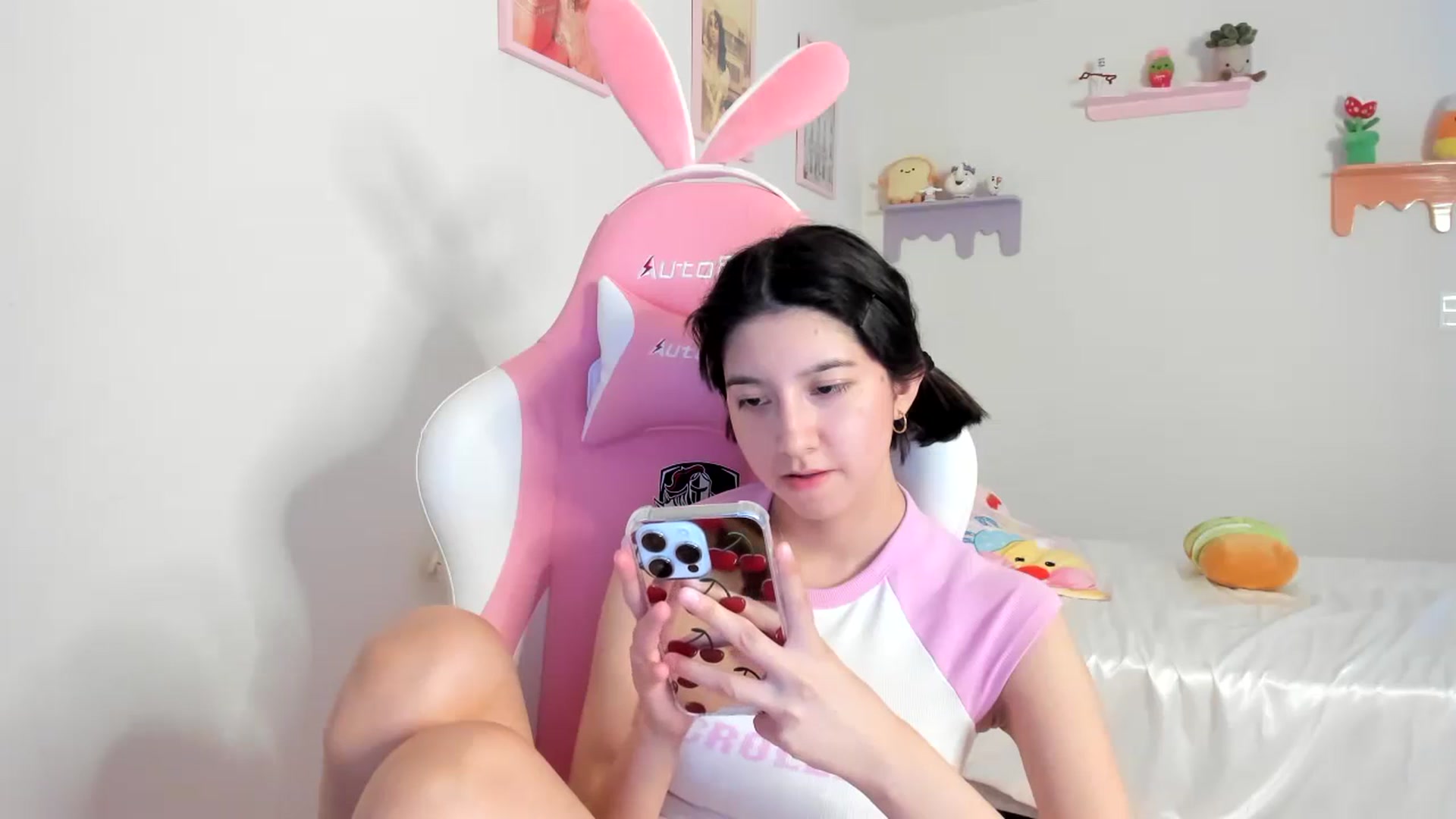 Gallery image thumbnail from Cherrycute666's myfreecams stream on, 07/17/2023, 08:49 image 12 of 20