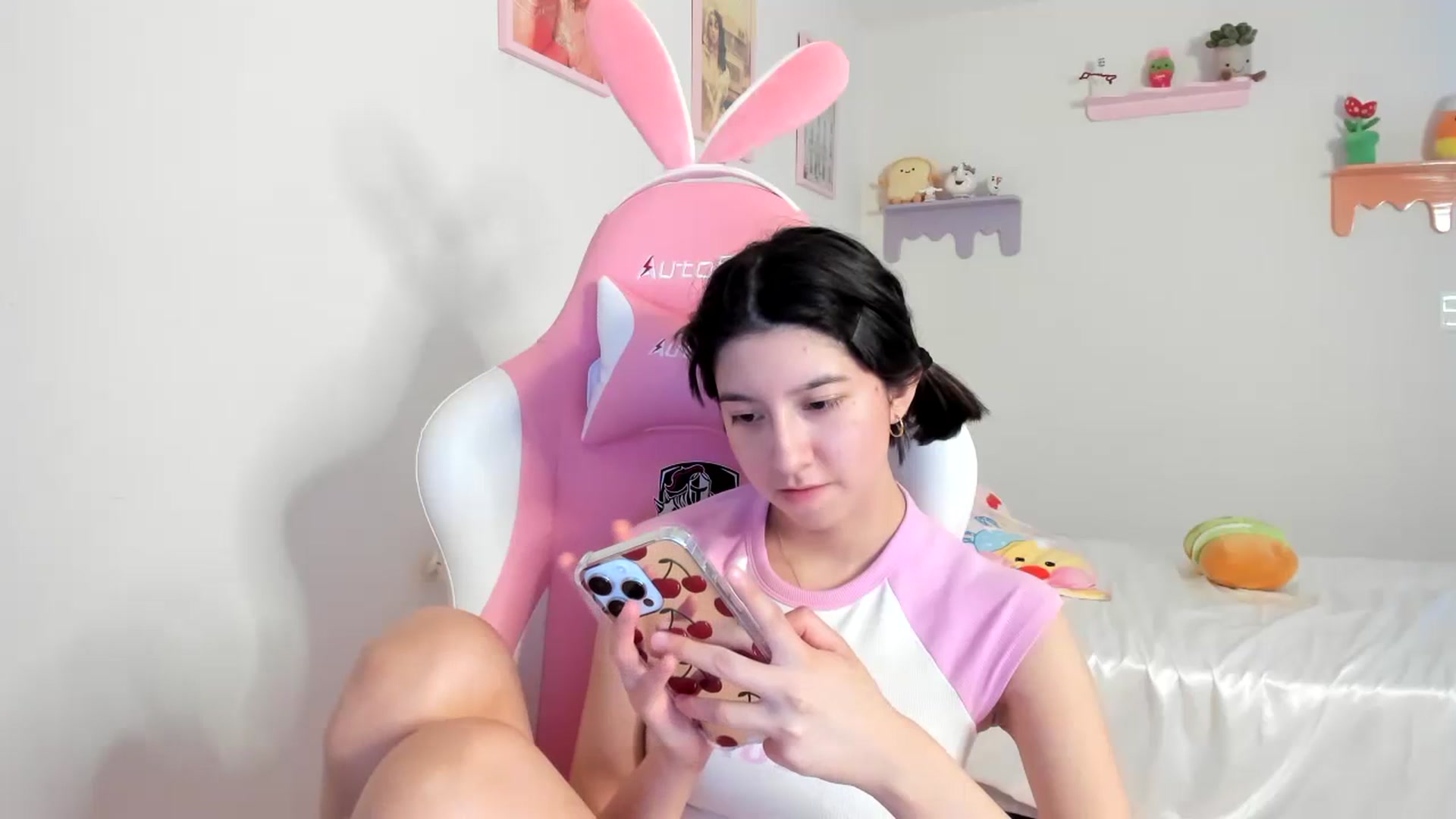 Gallery image thumbnail from Cherrycute666's myfreecams stream on, 07/17/2023, 08:49 image 11 of 20