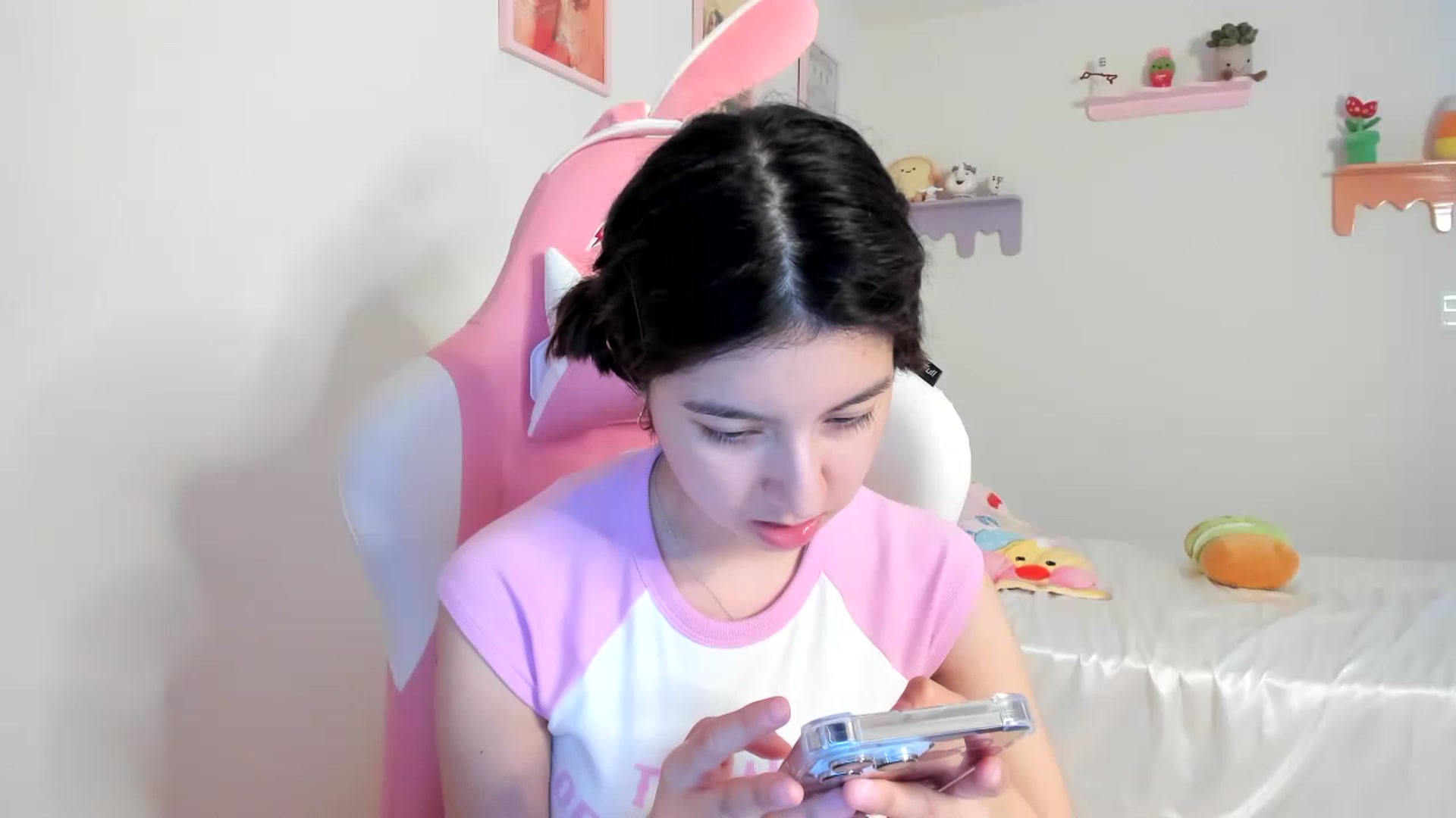 Gallery image thumbnail from Cherrycute666's myfreecams stream on, 07/17/2023, 08:49 image 6 of 20