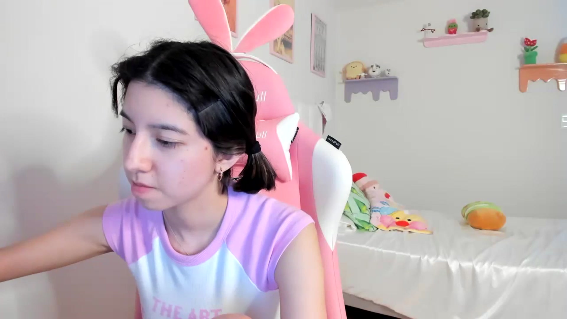 Gallery image thumbnail from Cherrycute666's myfreecams stream on, 07/17/2023, 08:49 image 13 of 20