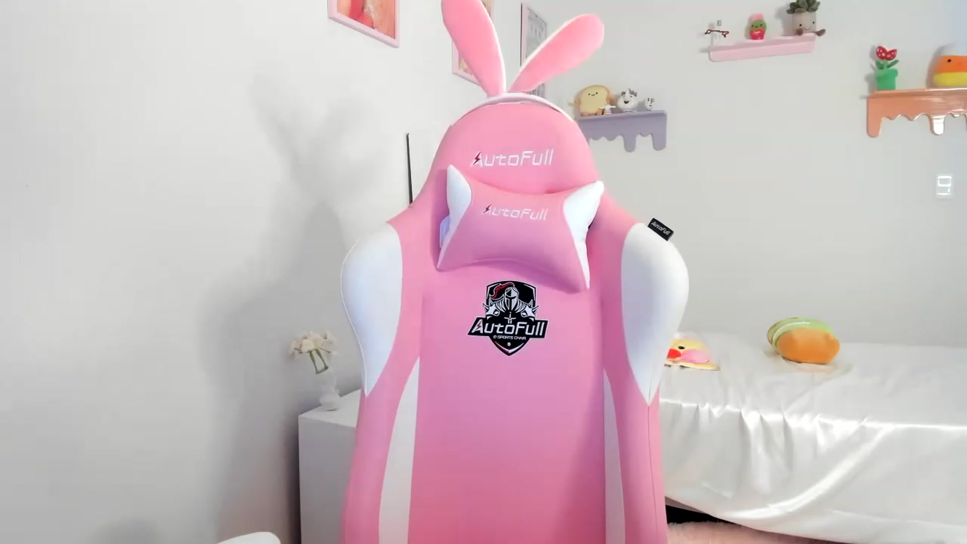 Gallery image thumbnail from Cherrycute666's myfreecams stream on, 07/18/2023, 04:14 image 18 of 20