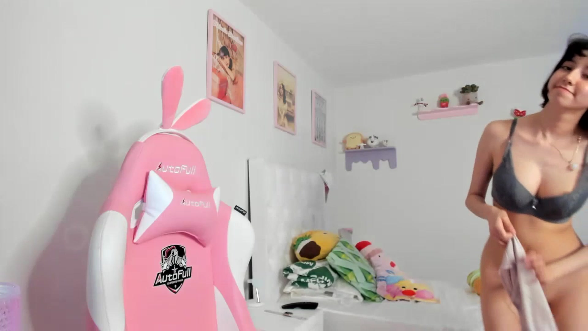 Gallery image thumbnail from Cherrycute666's myfreecams stream on, 07/18/2023, 05:09 image 16 of 20
