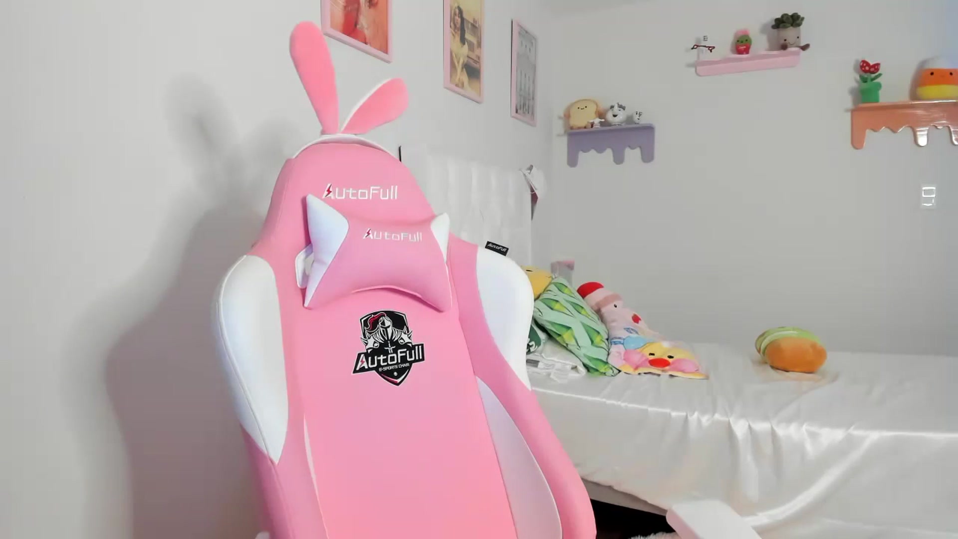 Gallery image thumbnail from Cherrycute666's myfreecams stream on, 07/18/2023, 07:38 image 6 of 20