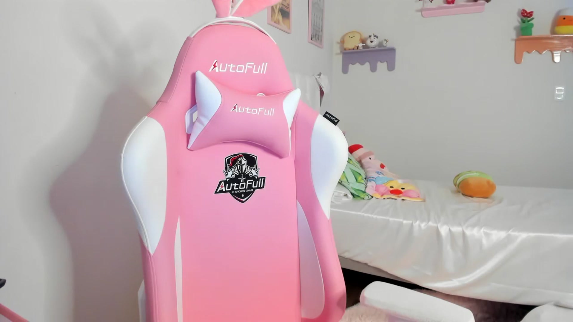 Gallery image thumbnail from Cherrycute666's myfreecams stream on, 07/18/2023, 07:53 image 1 of 20
