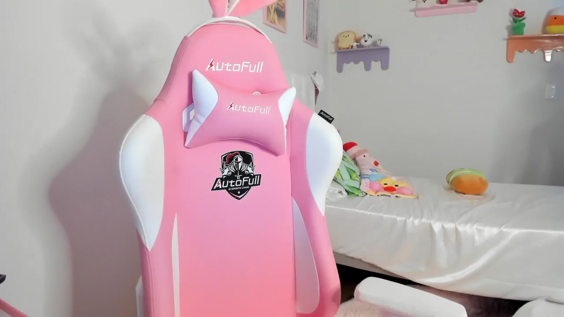 Gallery image thumbnail from Cherrycute666's myfreecams stream on, 07/18/2023, 07:53 image 2 of 20