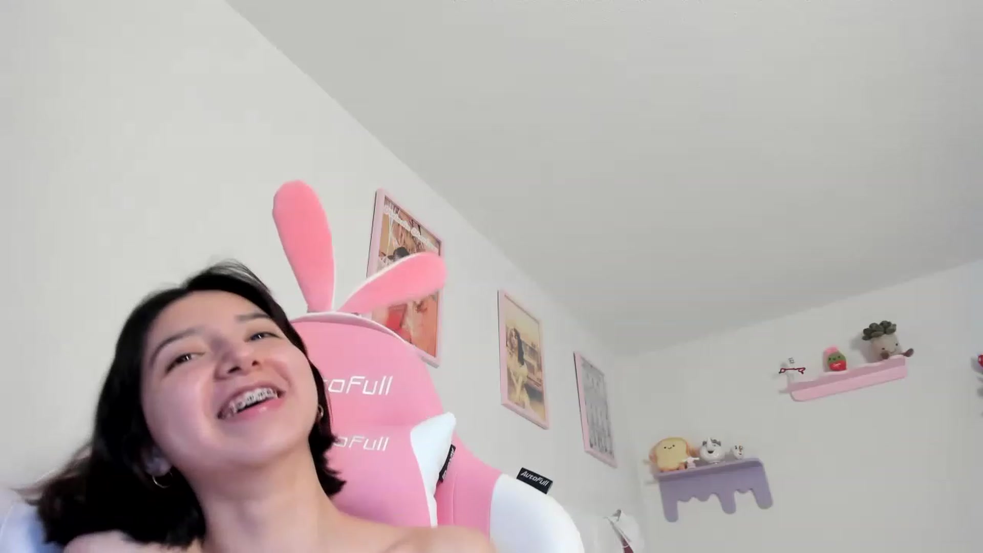 Gallery image thumbnail from Cherrycute666's myfreecams stream on, 07/19/2023, 04:30 image 10 of 20