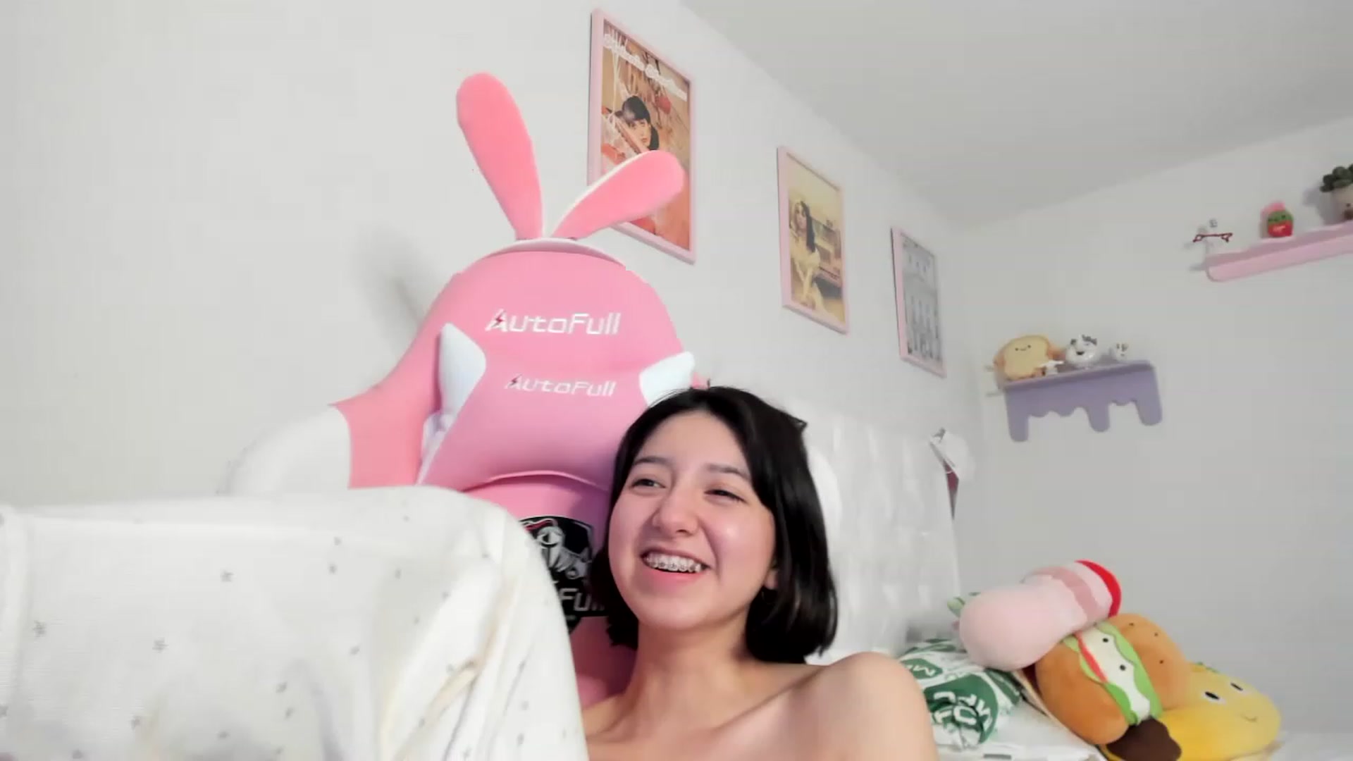 Gallery image thumbnail from Cherrycute666's myfreecams stream on, 07/19/2023, 04:30 image 4 of 20