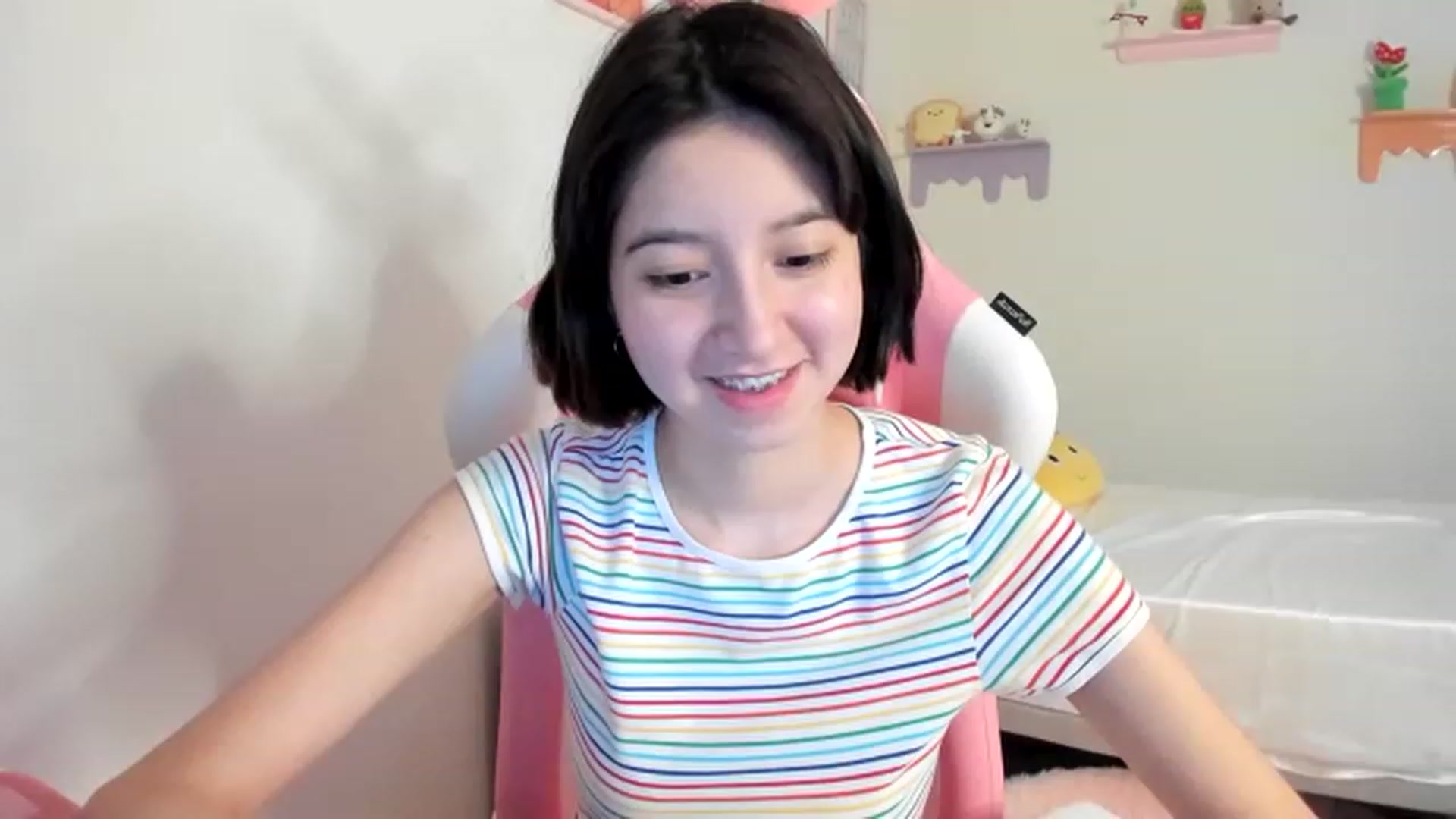 Gallery image thumbnail from Cherrycute666's myfreecams stream on, 07/19/2023, 04:30 image 1 of 20
