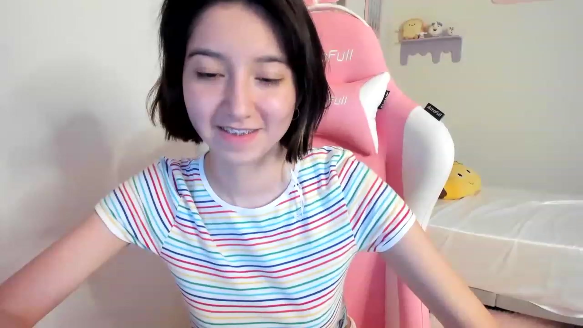 Gallery image thumbnail from Cherrycute666's myfreecams stream on, 07/19/2023, 04:30 image 17 of 20
