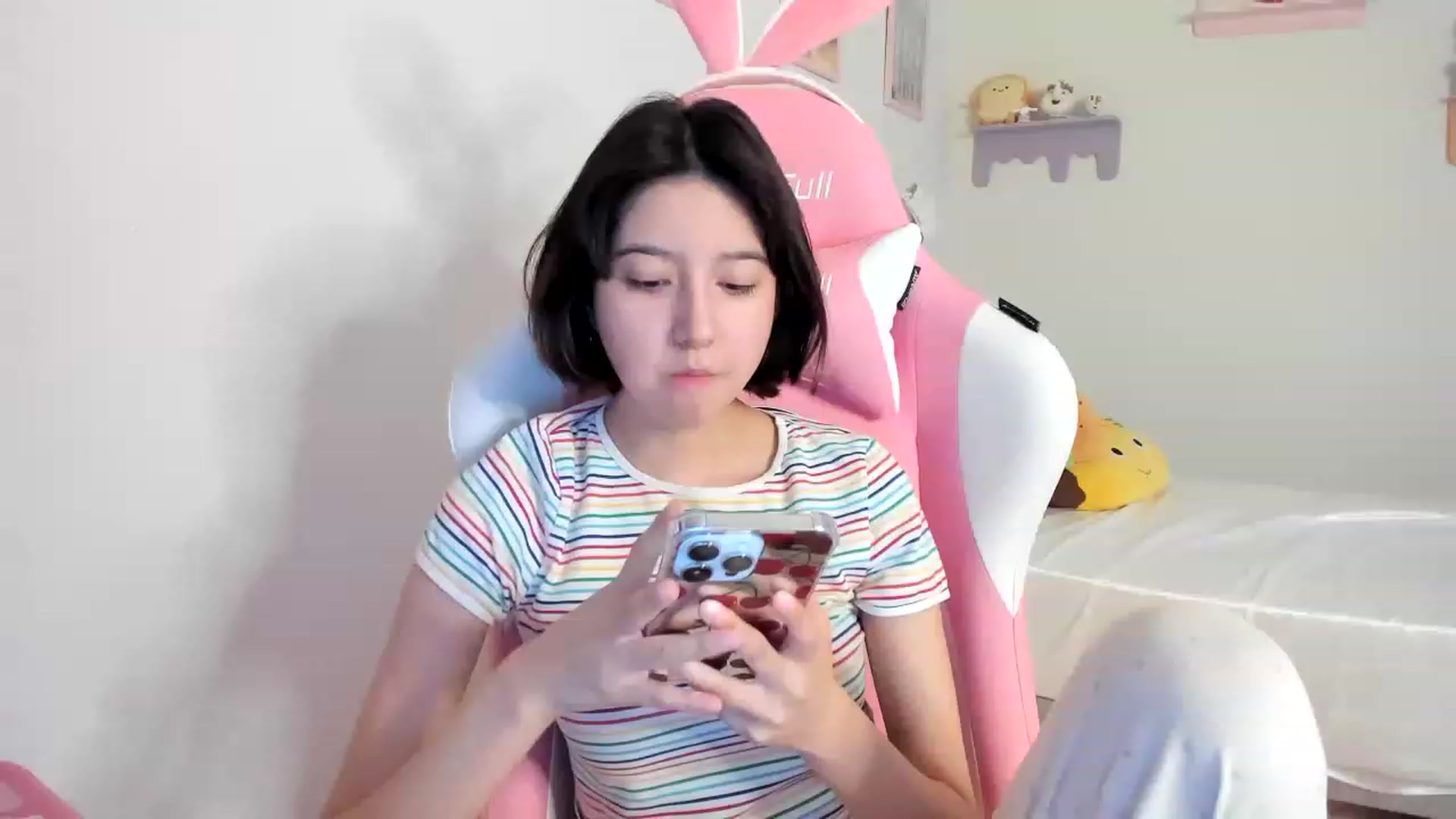 Gallery image thumbnail from Cherrycute666's myfreecams stream on, 07/19/2023, 05:27 image 1 of 20