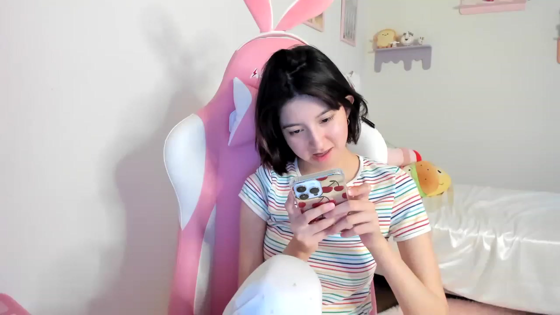 Gallery image thumbnail from Cherrycute666's myfreecams stream on, 07/19/2023, 05:27 image 9 of 20