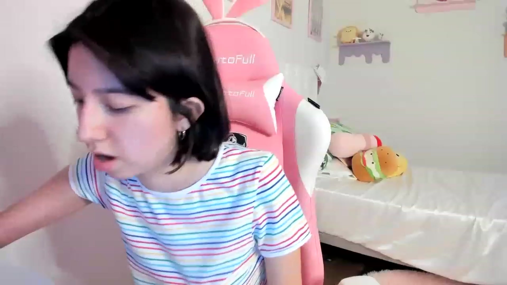 Gallery image thumbnail from Cherrycute666's myfreecams stream on, 07/19/2023, 05:27 image 18 of 20