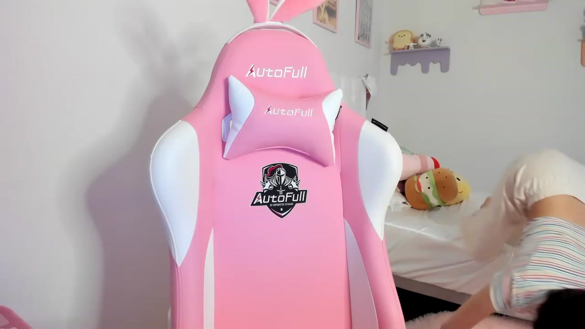 Gallery image thumbnail from Cherrycute666's myfreecams stream on, 07/19/2023, 05:27 image 3 of 20