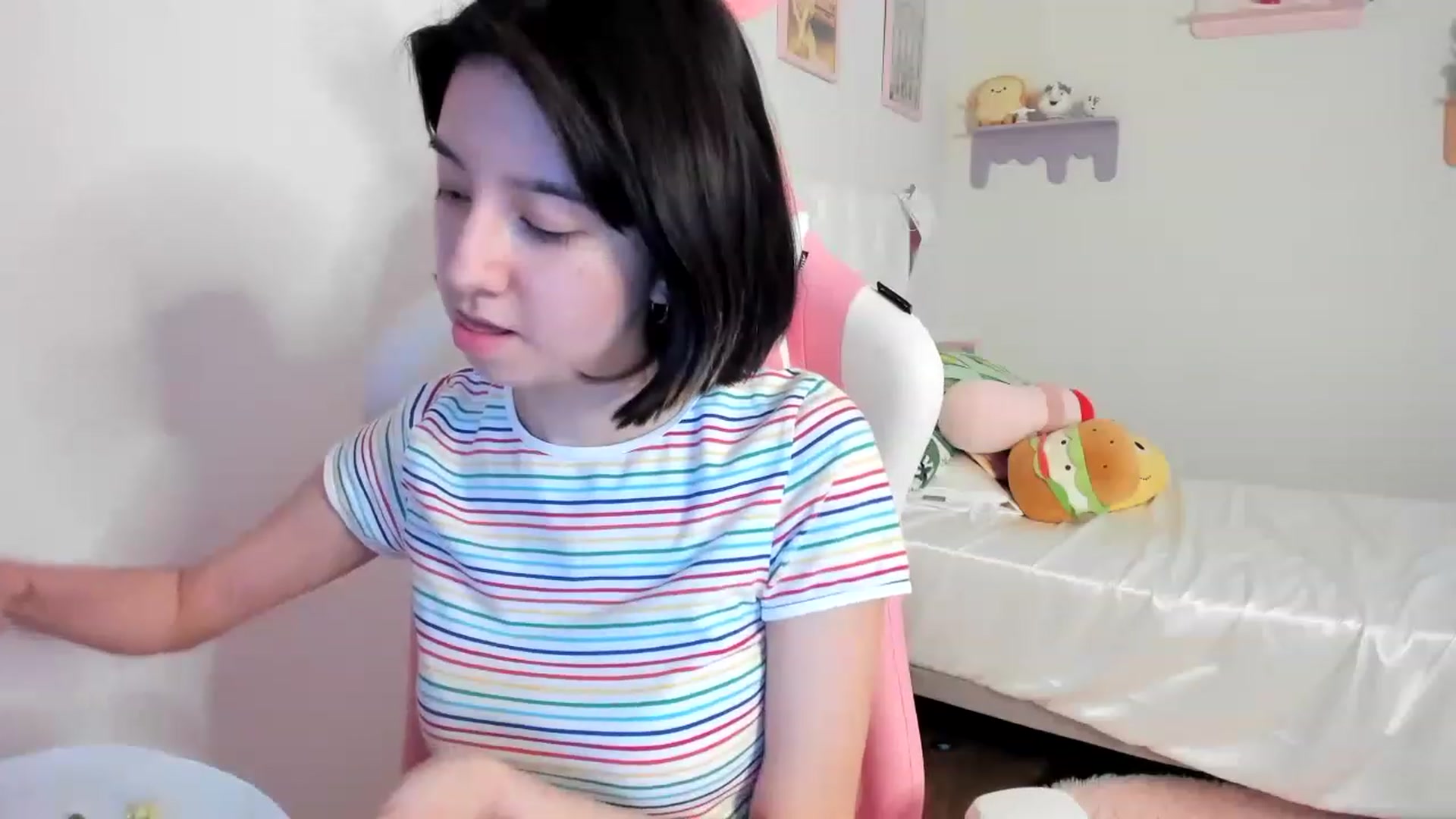 Gallery image thumbnail from Cherrycute666's myfreecams stream on, 07/19/2023, 05:27 image 13 of 20