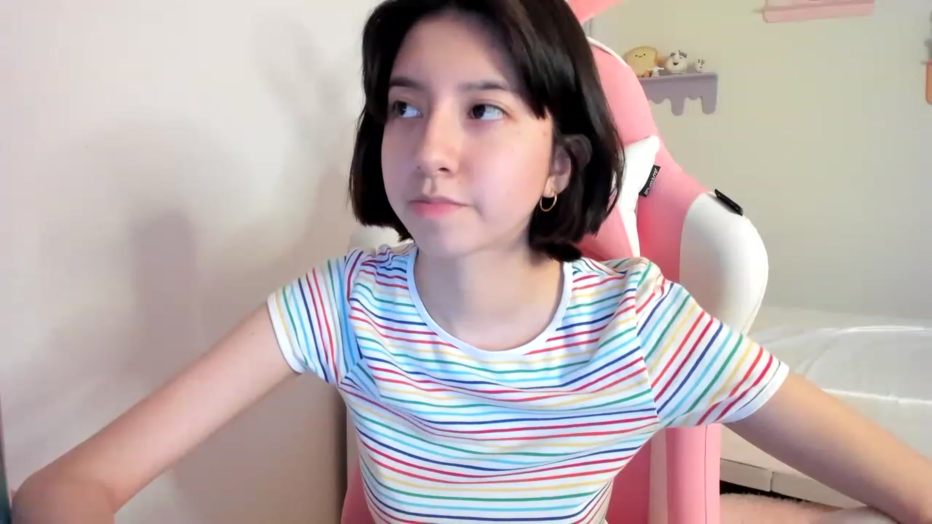 Gallery image thumbnail from Cherrycute666's myfreecams stream on, 07/19/2023, 05:27 image 2 of 20