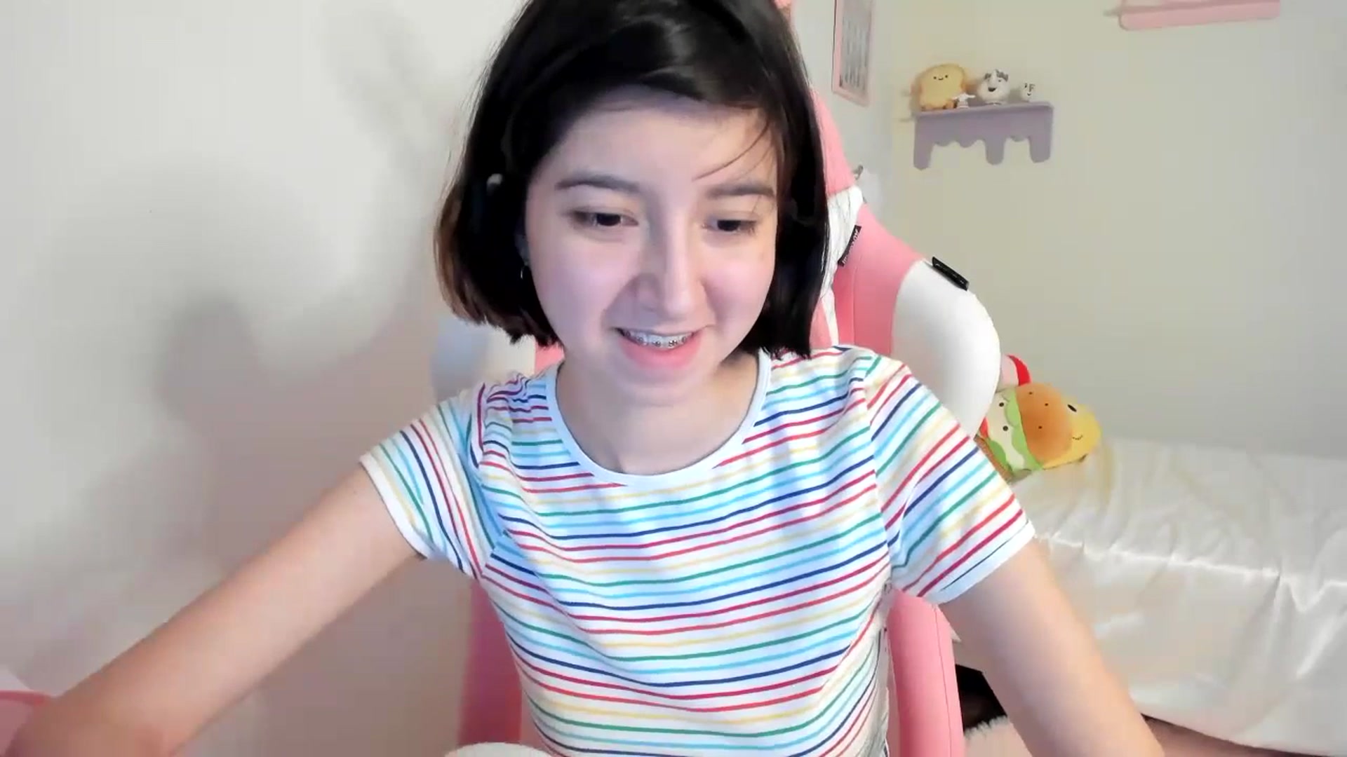 Gallery image thumbnail from Cherrycute666's myfreecams stream on, 07/19/2023, 05:49 image 10 of 20
