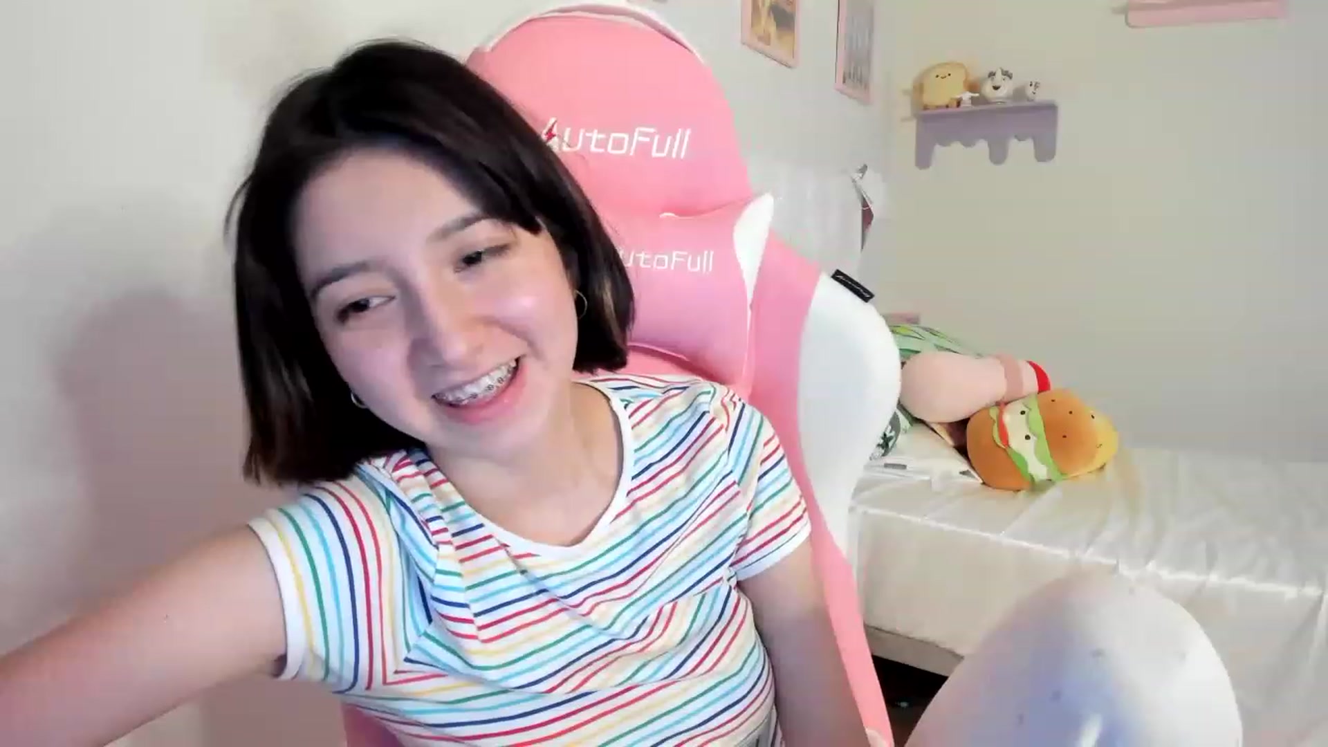 Gallery image thumbnail from Cherrycute666's myfreecams stream on, 07/19/2023, 06:30 image 6 of 20