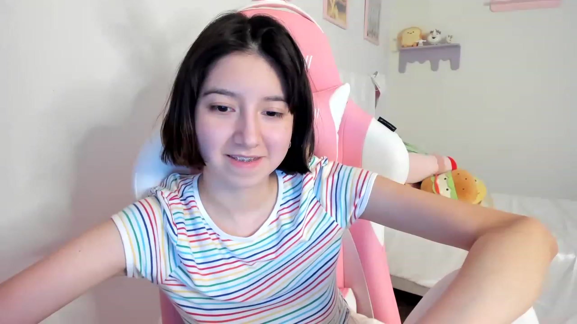 Gallery image thumbnail from Cherrycute666's myfreecams stream on, 07/19/2023, 06:30 image 7 of 20