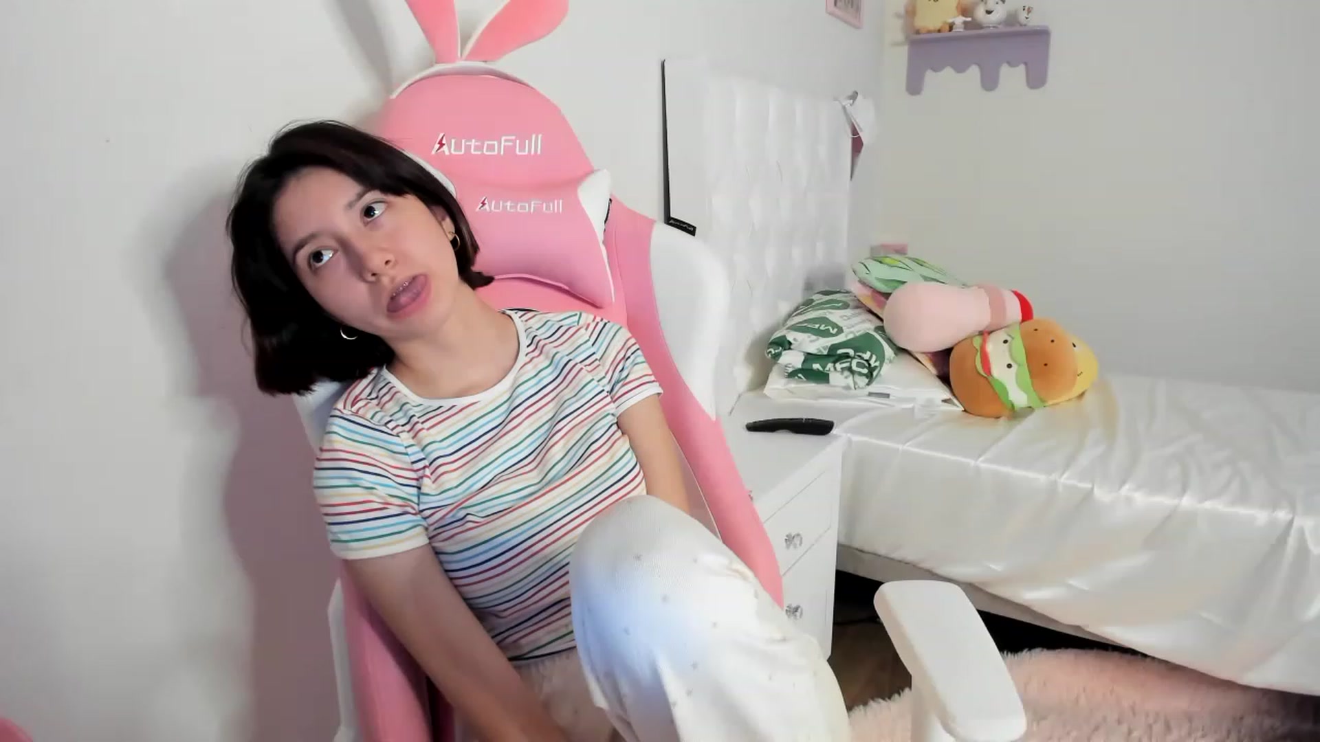 Gallery image thumbnail from Cherrycute666's myfreecams stream on, 07/19/2023, 07:37 image 18 of 20
