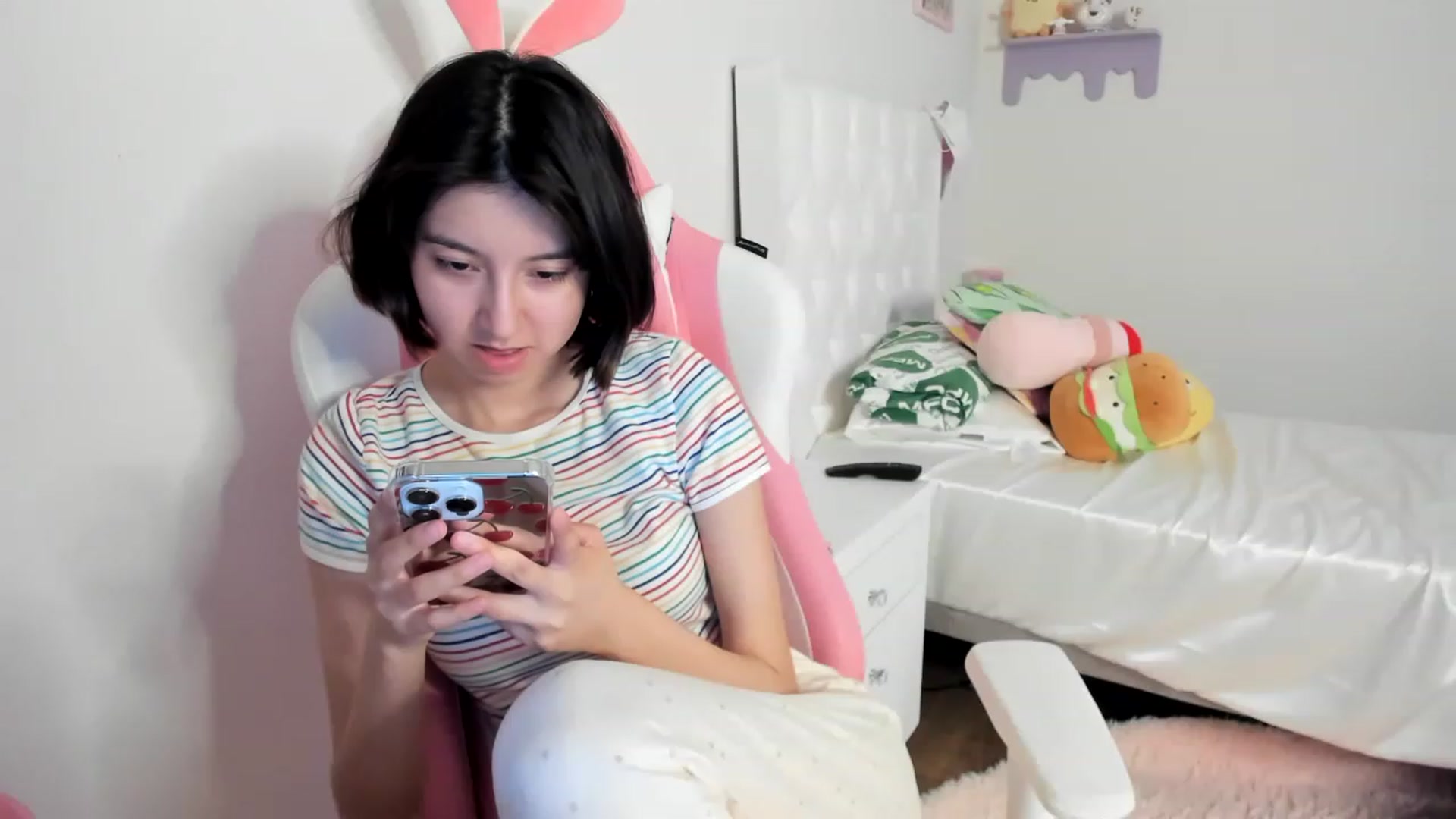 Gallery image thumbnail from Cherrycute666's myfreecams stream on, 07/19/2023, 07:37 image 17 of 20