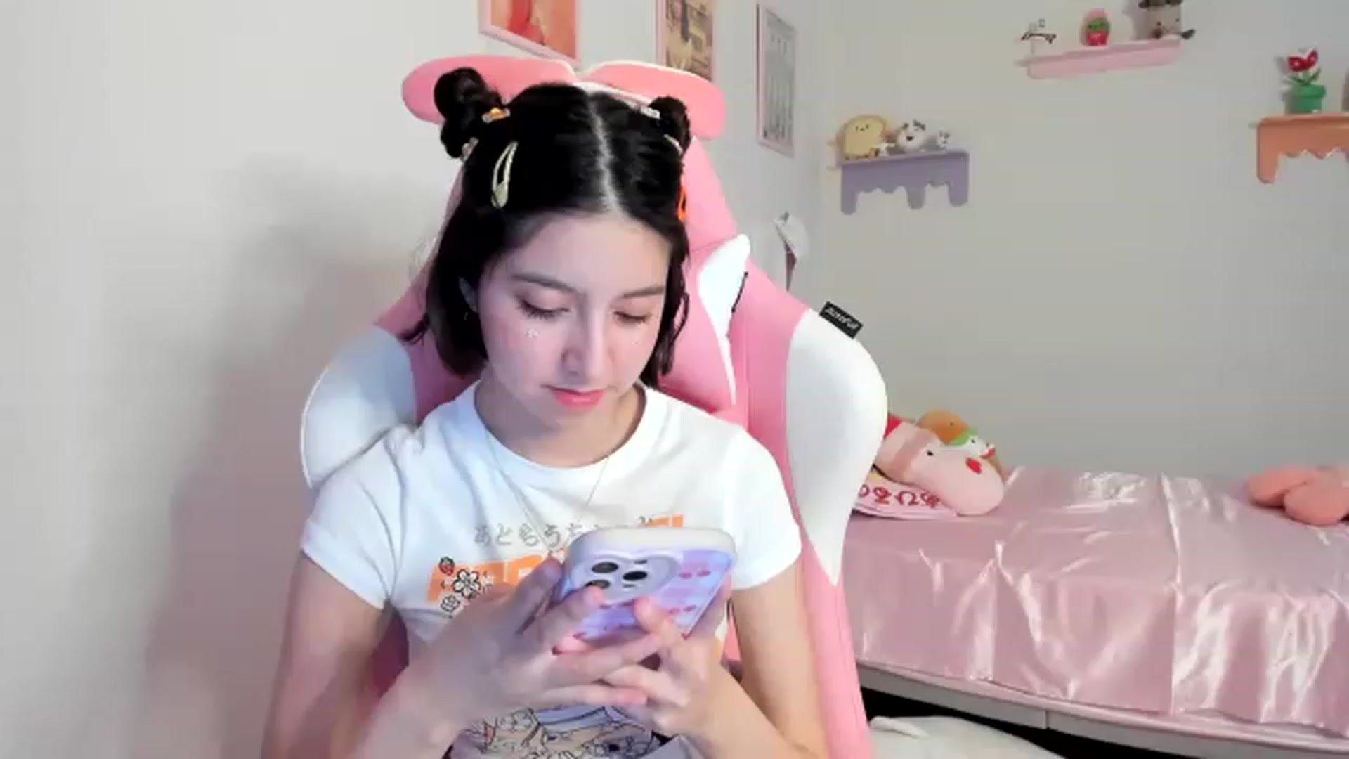 Gallery image thumbnail from Cherrycute666's myfreecams stream on, 07/20/2023, 06:51 image 1 of 20