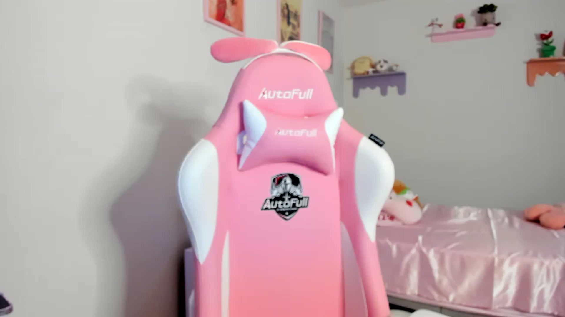 Gallery image thumbnail from Cherrycute666's myfreecams stream on, 07/20/2023, 06:51 image 17 of 20