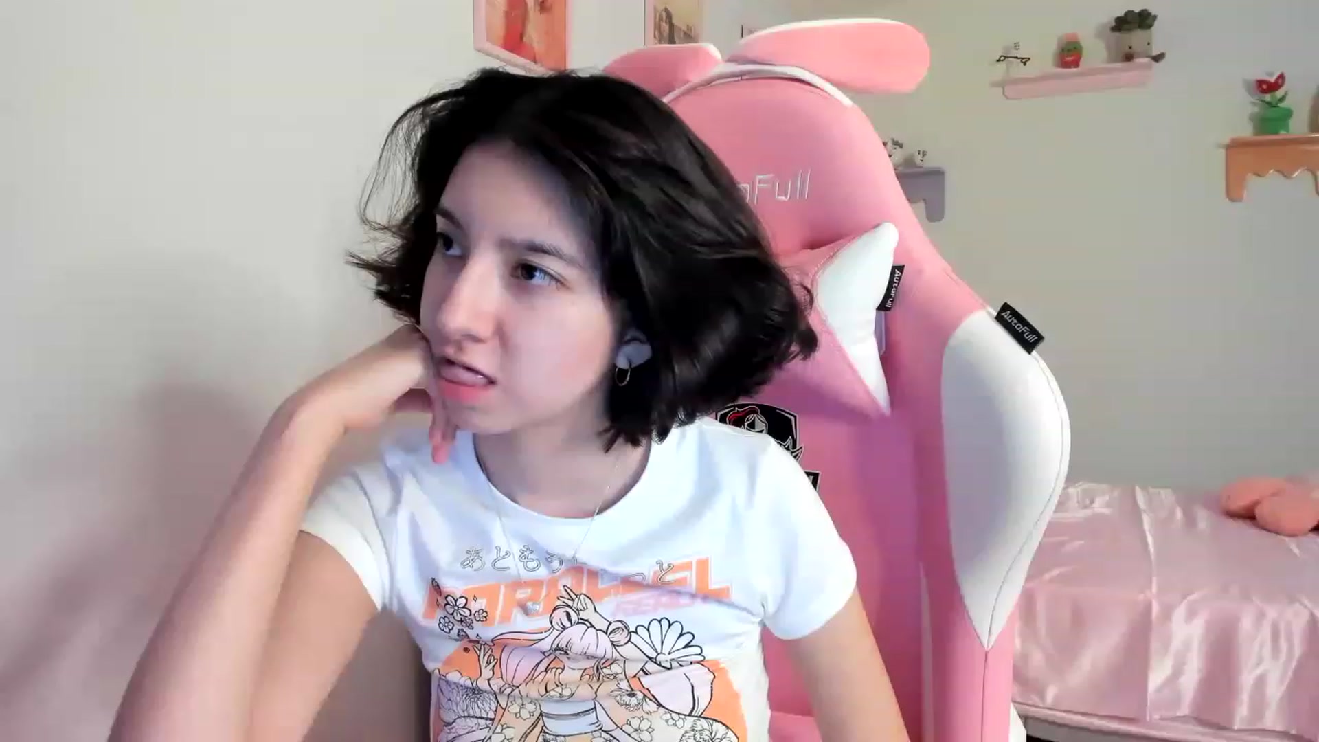 Gallery image thumbnail from Cherrycute666's myfreecams stream on, 07/20/2023, 07:22 image 2 of 20