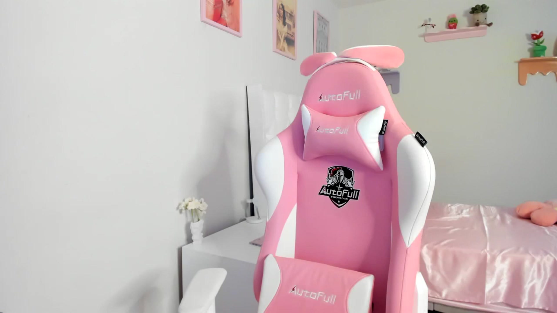 Gallery image thumbnail from Cherrycute666's myfreecams stream on, 07/20/2023, 07:22 image 12 of 20