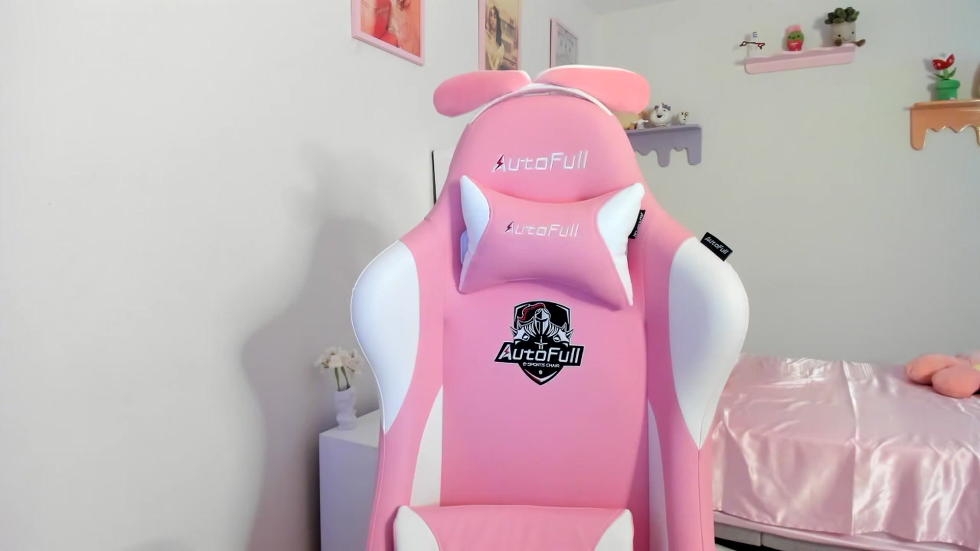 Gallery image thumbnail from Cherrycute666's myfreecams stream on, 07/20/2023, 07:22 image 13 of 20