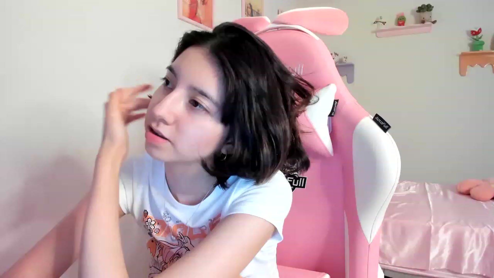 Gallery image thumbnail from Cherrycute666's myfreecams stream on, 07/20/2023, 07:22 image 1 of 20