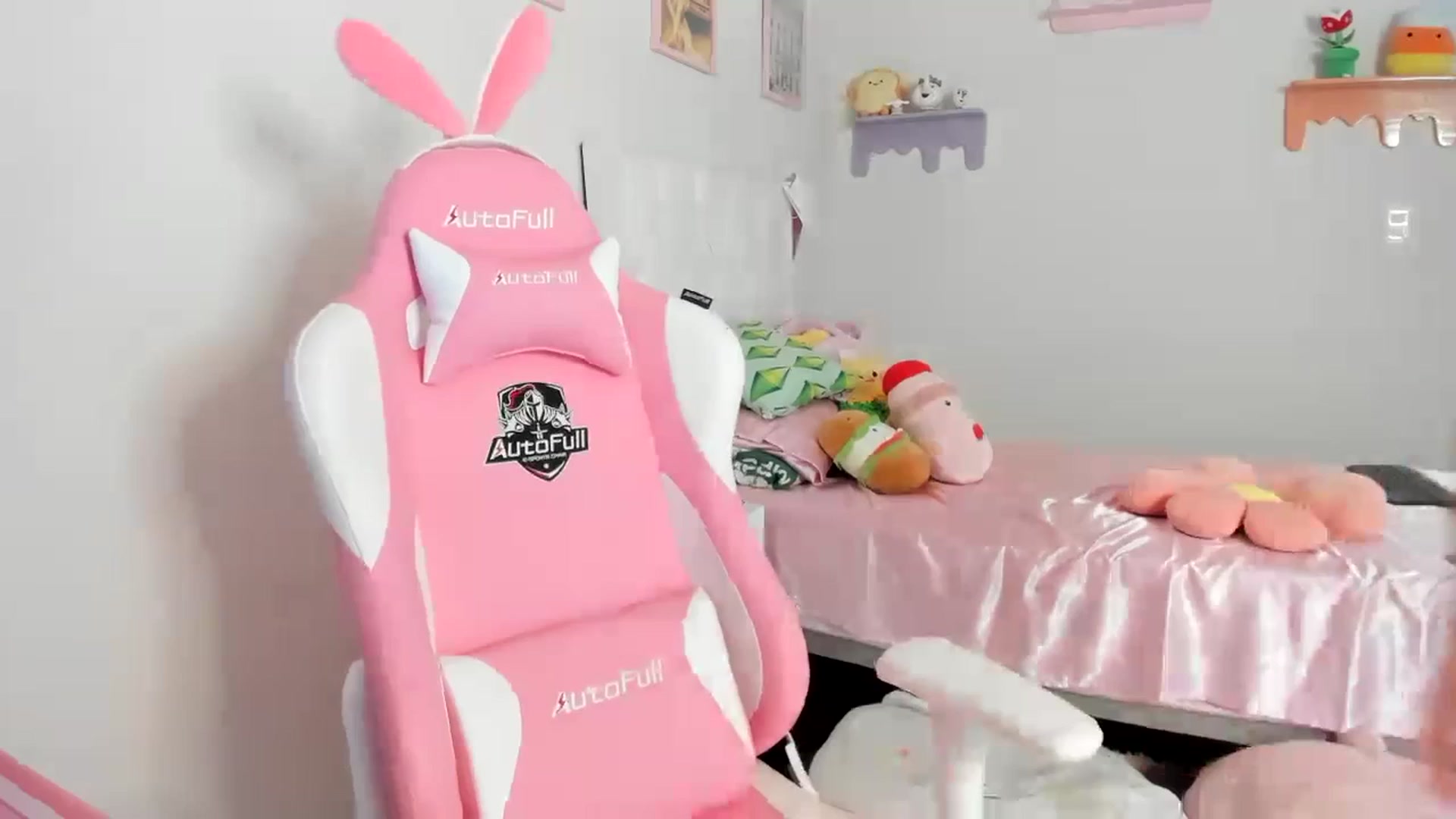 Gallery image thumbnail from Cherrycute666's myfreecams stream on, 07/20/2023, 20:48 image 1 of 20