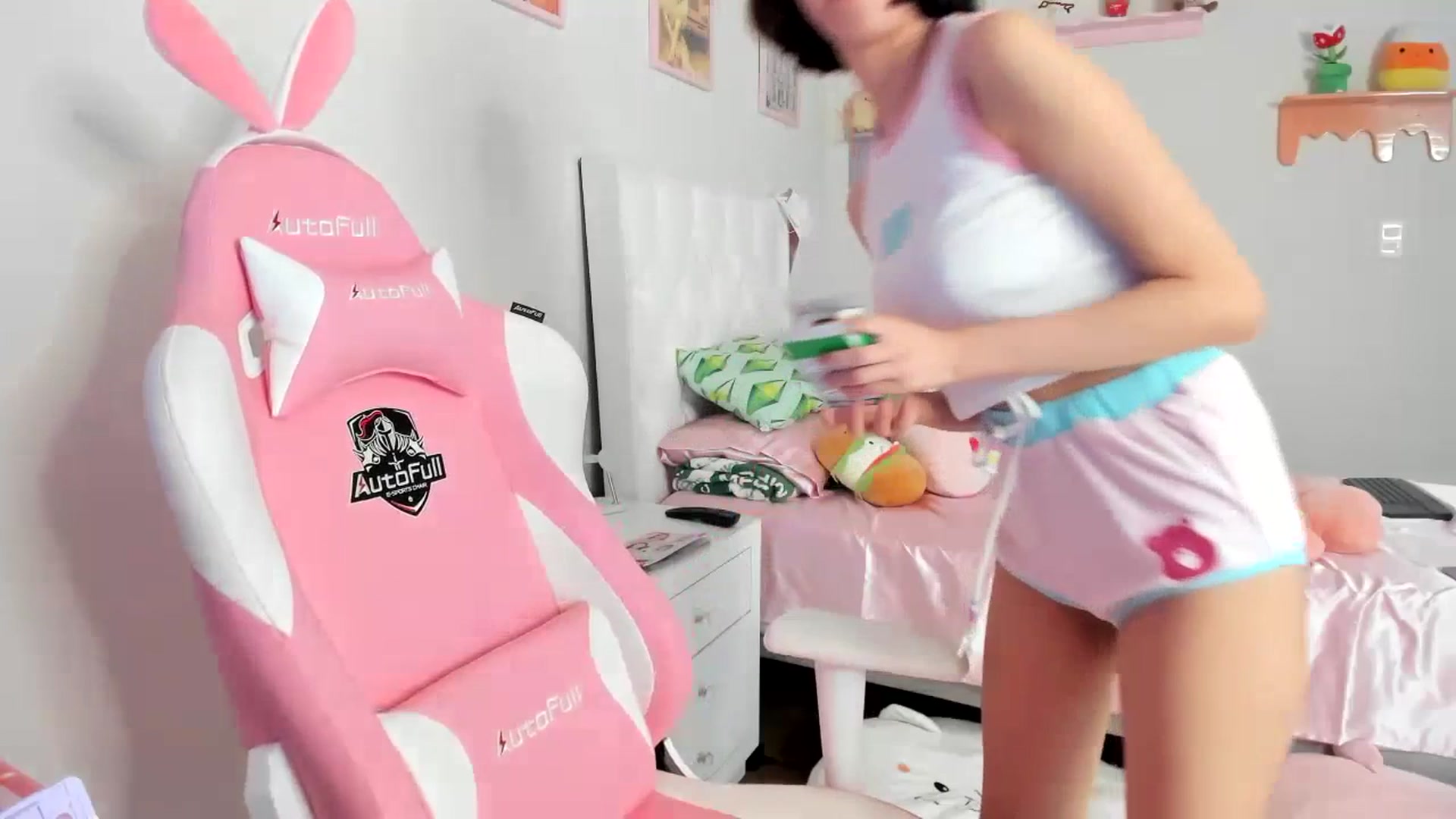 Gallery image thumbnail from Cherrycute666's myfreecams stream on, 07/20/2023, 20:48 image 11 of 20