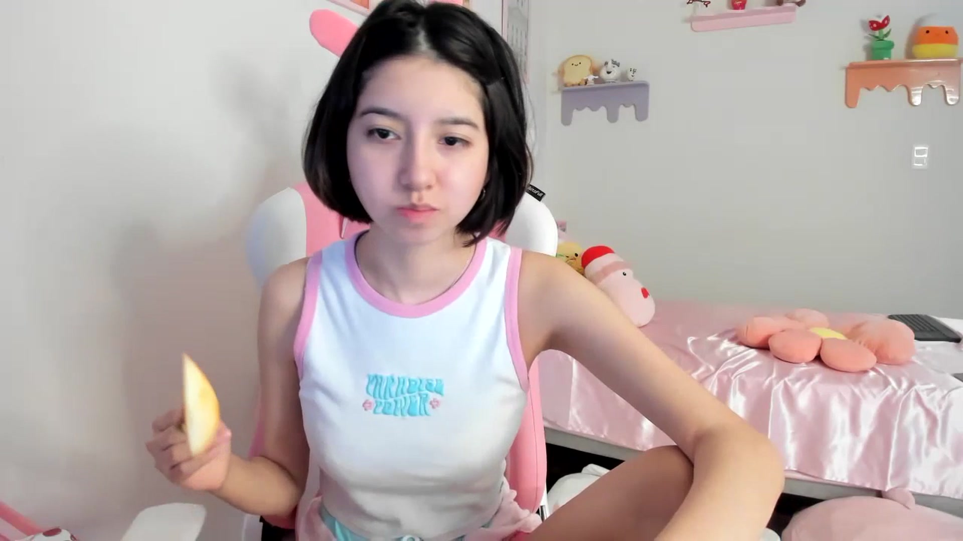 Gallery image thumbnail from Cherrycute666's myfreecams stream on, 07/20/2023, 20:48 image 14 of 20