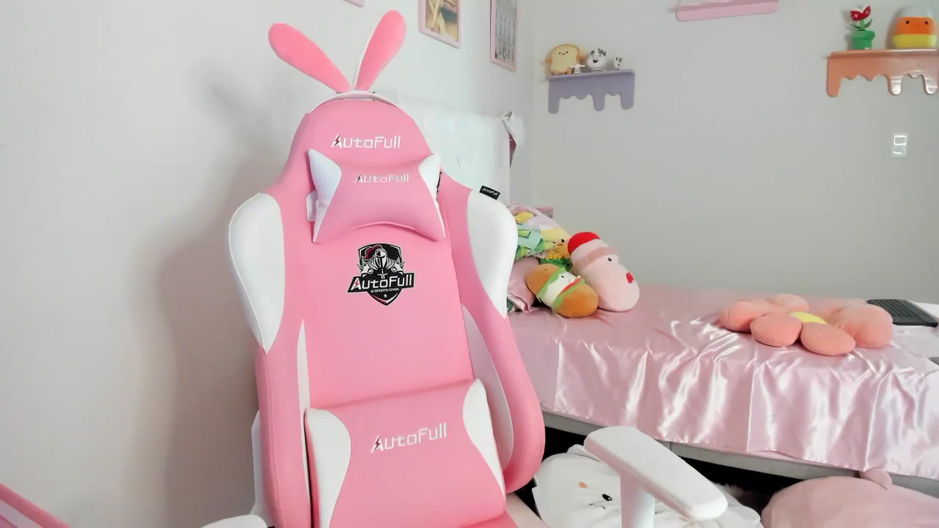 Gallery image thumbnail from Cherrycute666's myfreecams stream on, 07/20/2023, 20:48 image 2 of 20