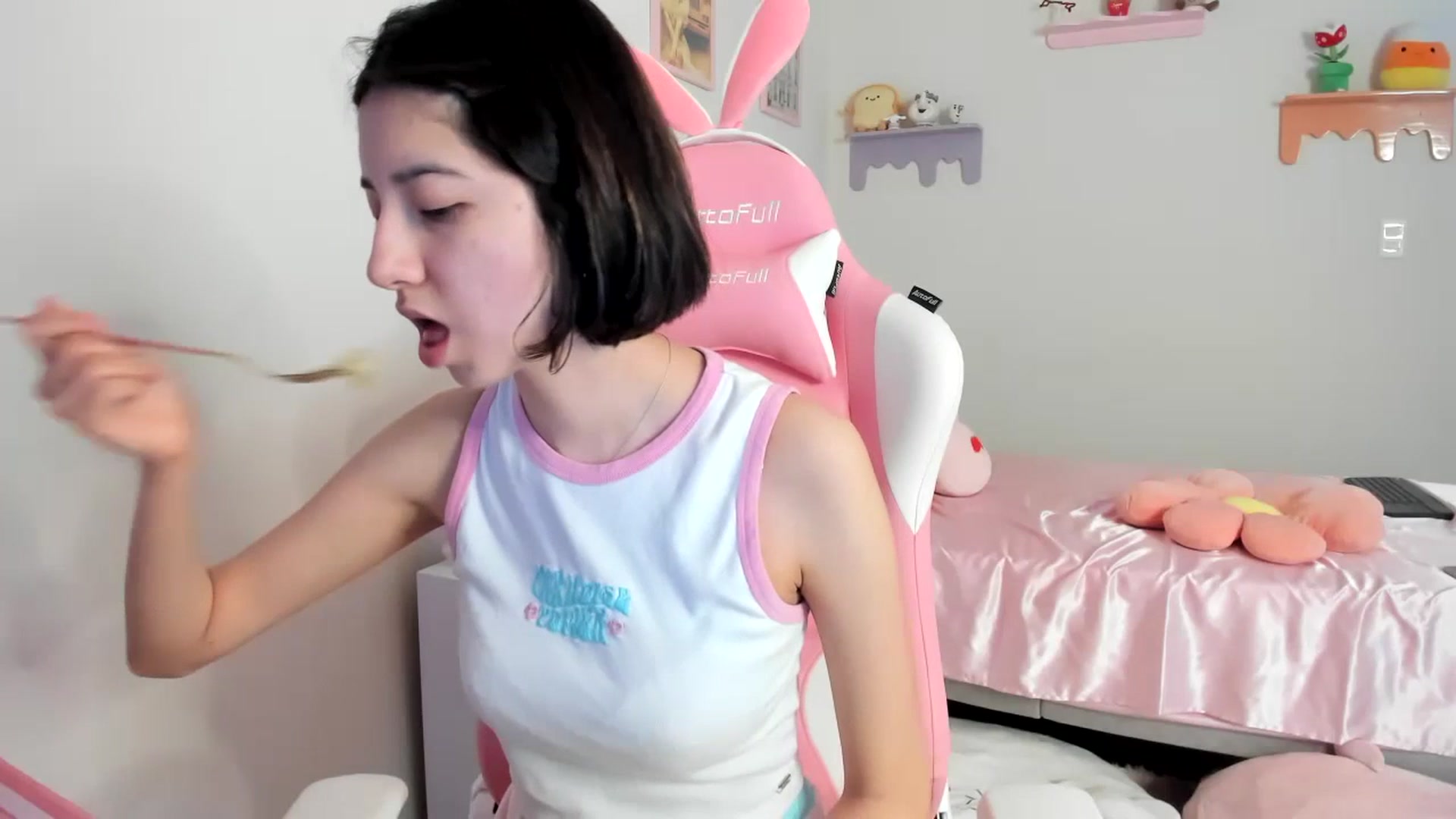 Gallery image thumbnail from Cherrycute666's myfreecams stream on, 07/20/2023, 20:48 image 9 of 20