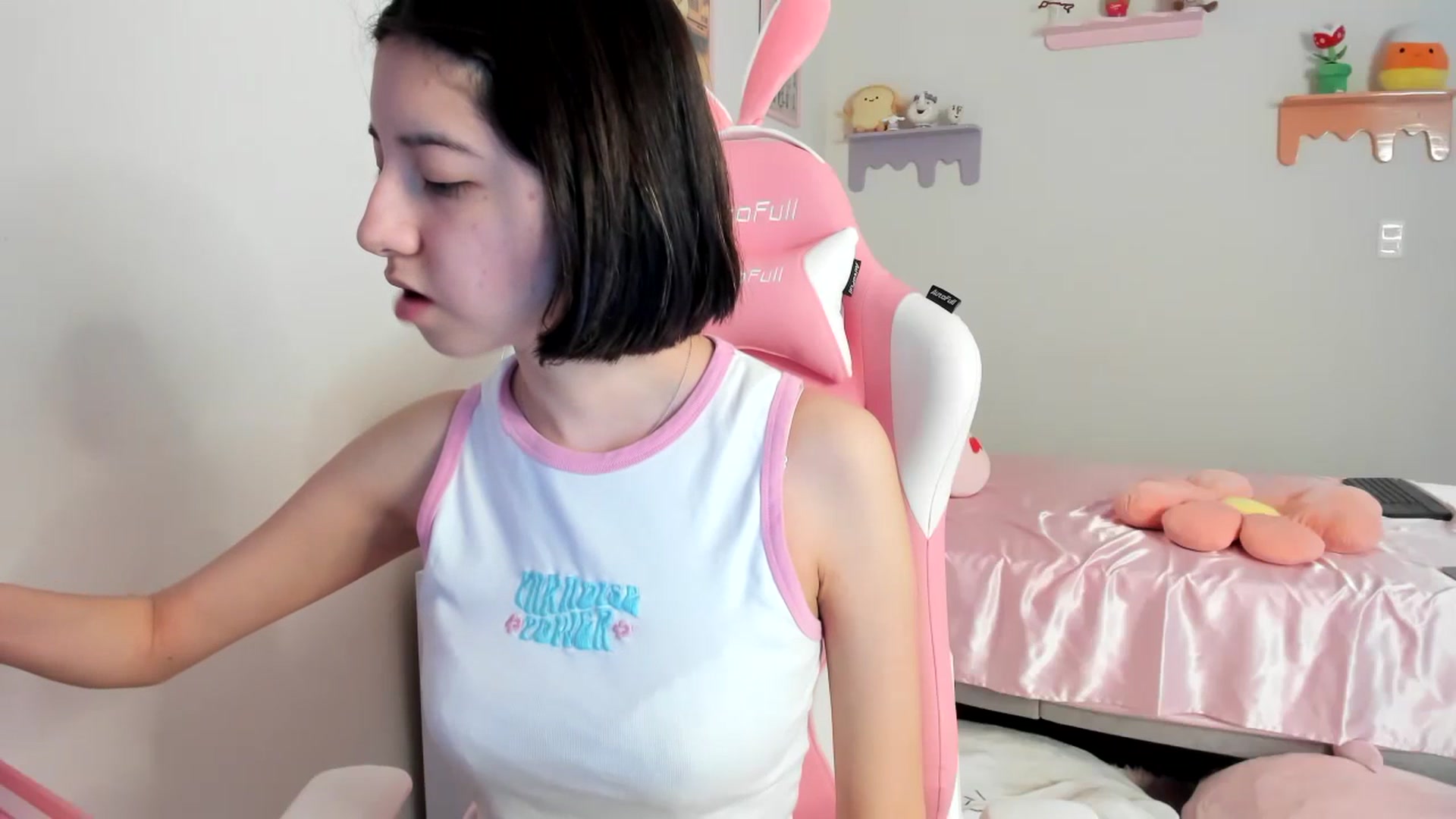 Gallery image thumbnail from Cherrycute666's myfreecams stream on, 07/20/2023, 20:48 image 10 of 20