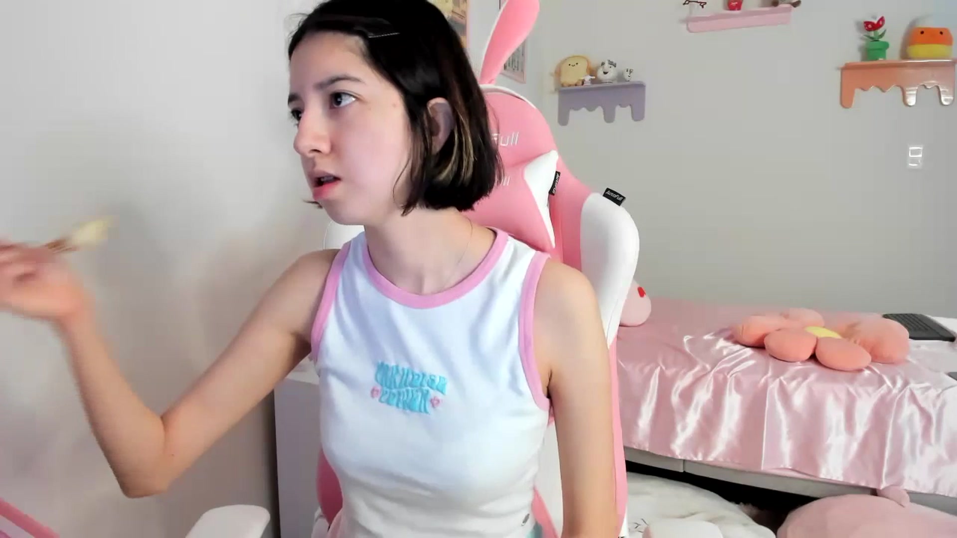Gallery image thumbnail from Cherrycute666's myfreecams stream on, 07/20/2023, 20:48 image 7 of 20
